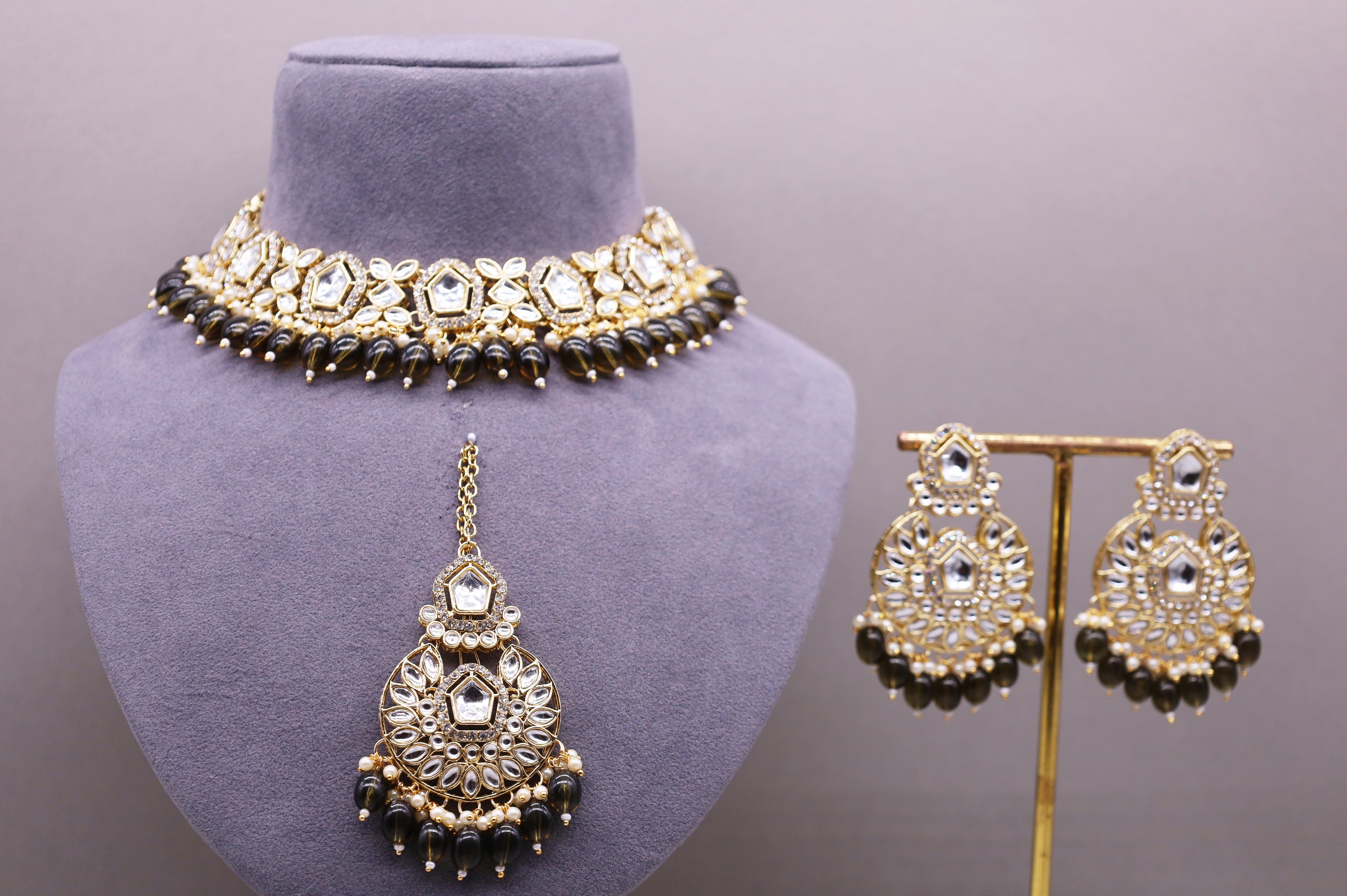 Vaishnavi Kundan Jewelry Set - Traditional Indian Bridal Necklace, Earrings & Maang Tikka Set for Weddings & Festive Occasions