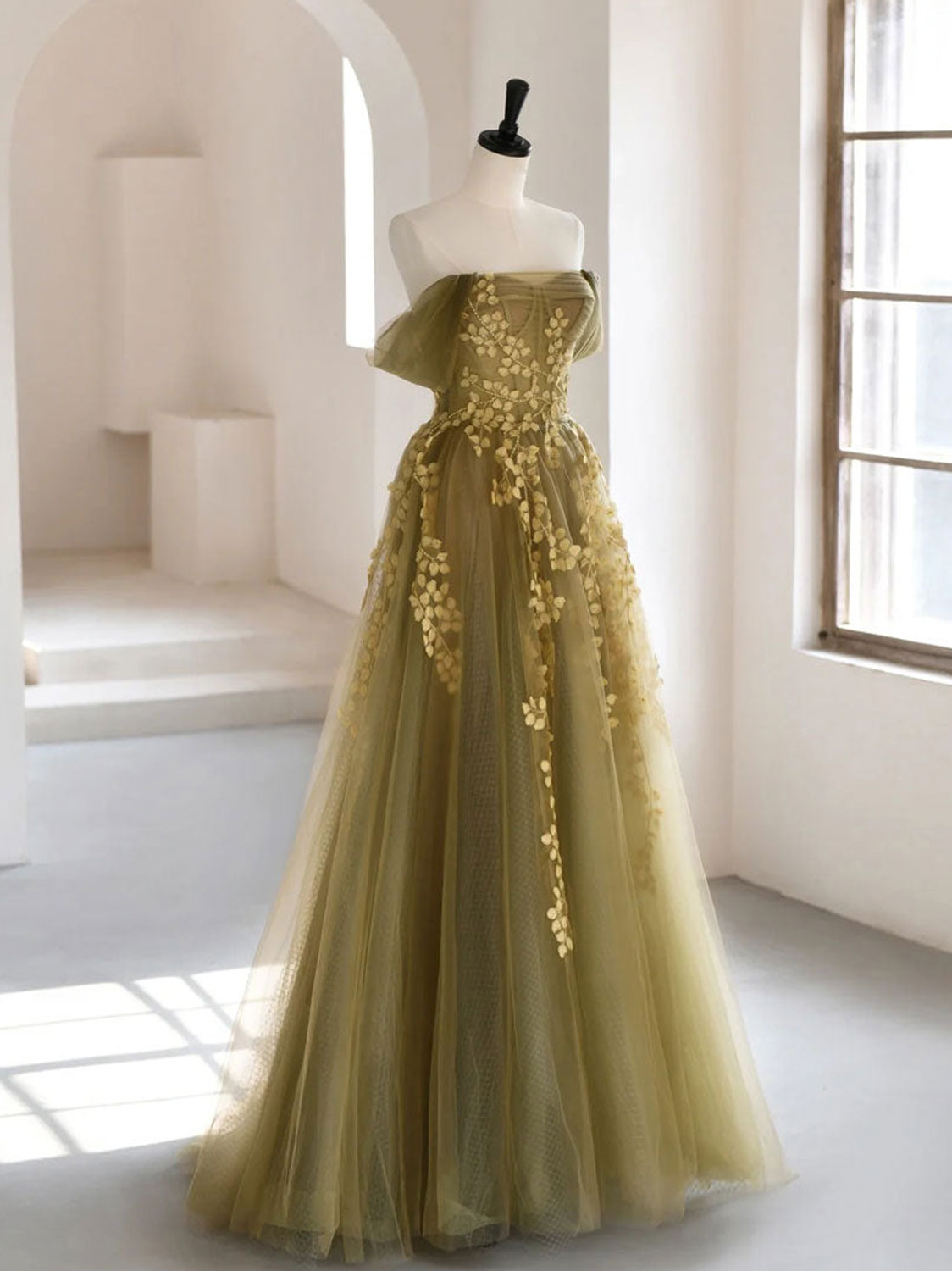 Elegant Green A-Line Off Shoulder Tulle Lace Long Prom Dress - Formal Evening Gown for Homecoming, Quinceañera & Special Occasions