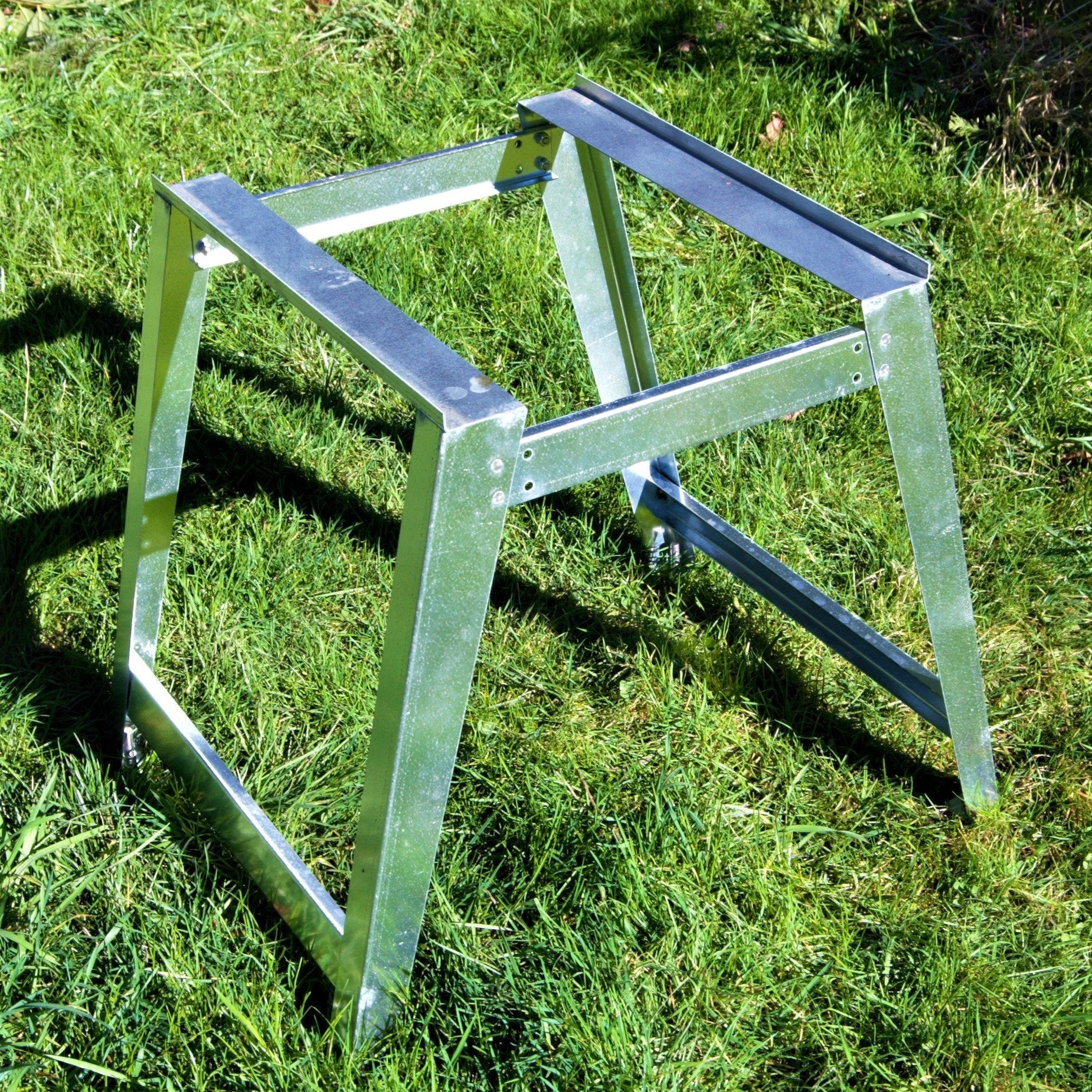 12 or 24 Hive Stand for Beekeeping - Durable Beehive Holder for Outdoor Apiary & Honey Production | Perfect for Backyard Beekeepers & Commercial Honey Farms