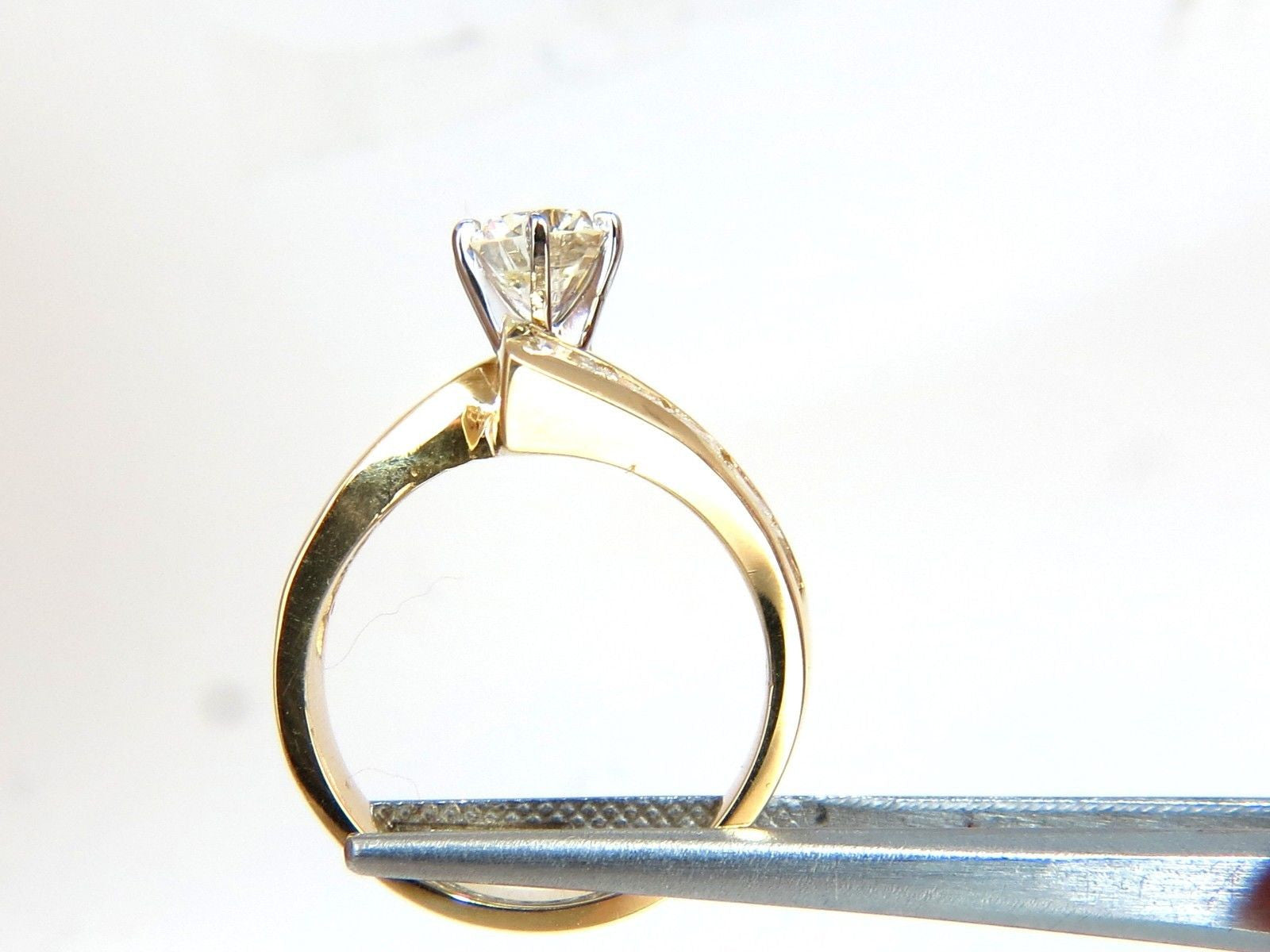 2.06CT GIA Certified Round Diamond Crossover Ring with Baguettes in 14KT Gold - VVS Clarity for Engagement, Wedding & Special Occasions