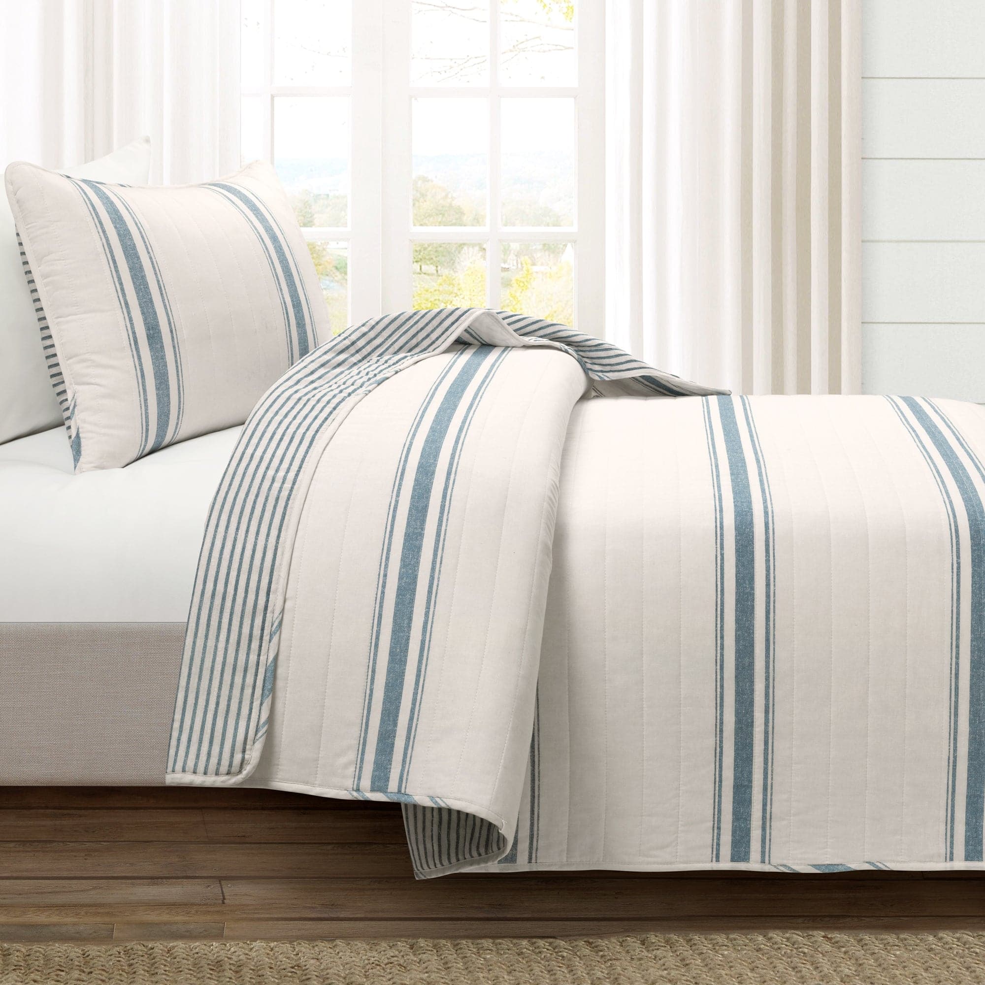Farmhouse Stripe Reversible Cotton Quilt Set - Queen Size Bedding with Matching Pillow Shams - Soft & Breathable Comforter for Cozy Bedroom Decor - Perfect for Guest Rooms, Master Bedrooms & Airbnb Stays