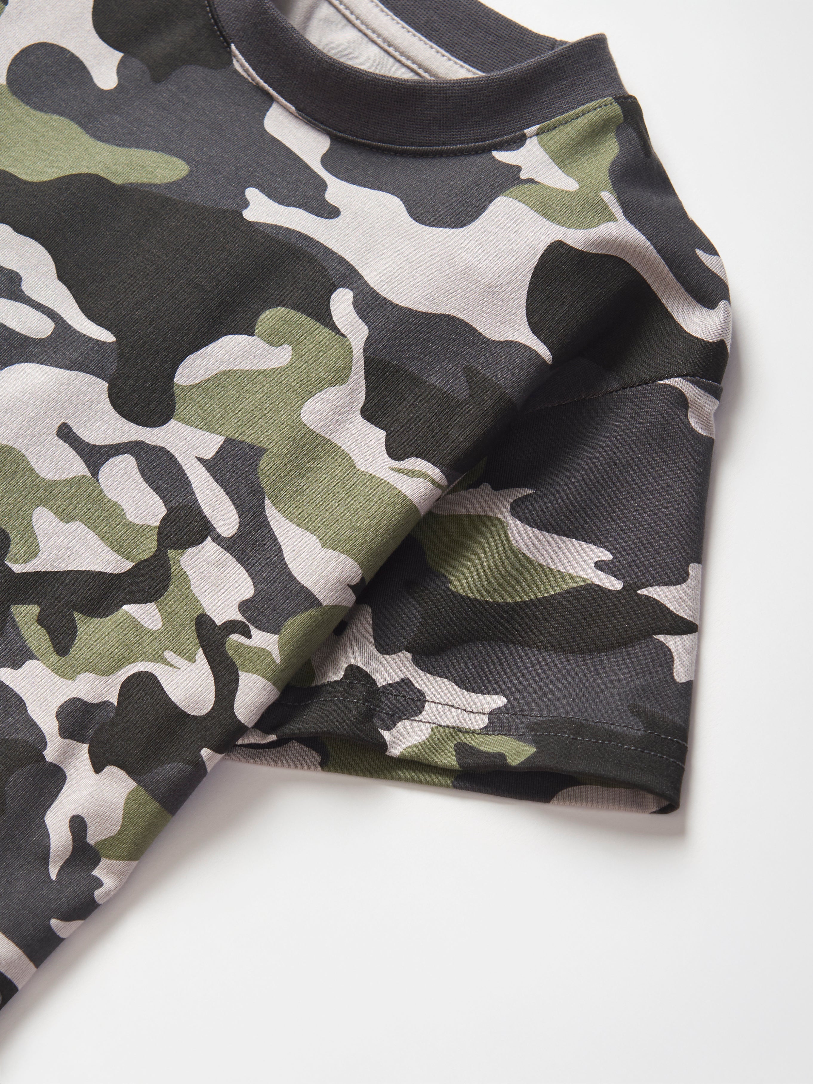 Oversized Bamboo T-Shirt for Men & Women - Soft Army Camo Print - Comfortable Loose Fit Casual Tee - Perfect for Streetwear, Loungewear, and Outdoor Activities
