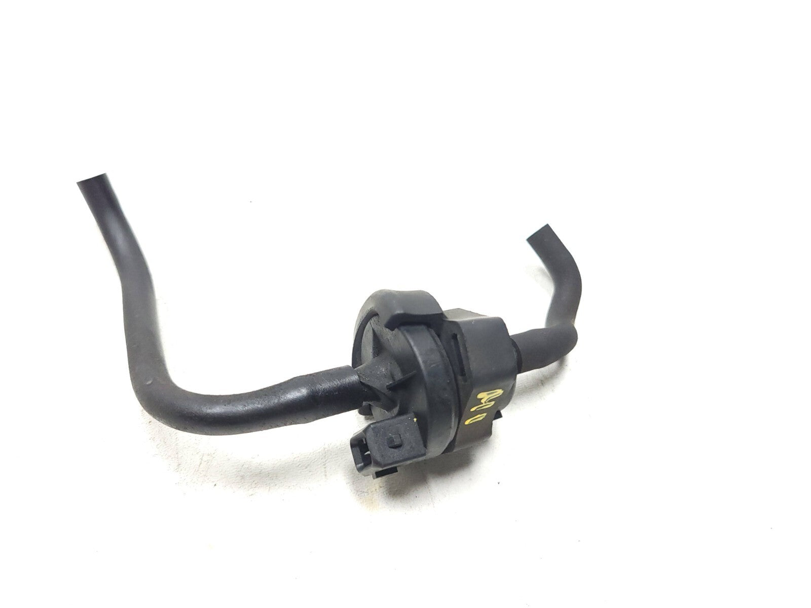 Genuine OEM BMW K1200R K1200 Fuel Tank Breather Valve 1734443 - Perfect for Motorcycle Maintenance & Performance Upgrades