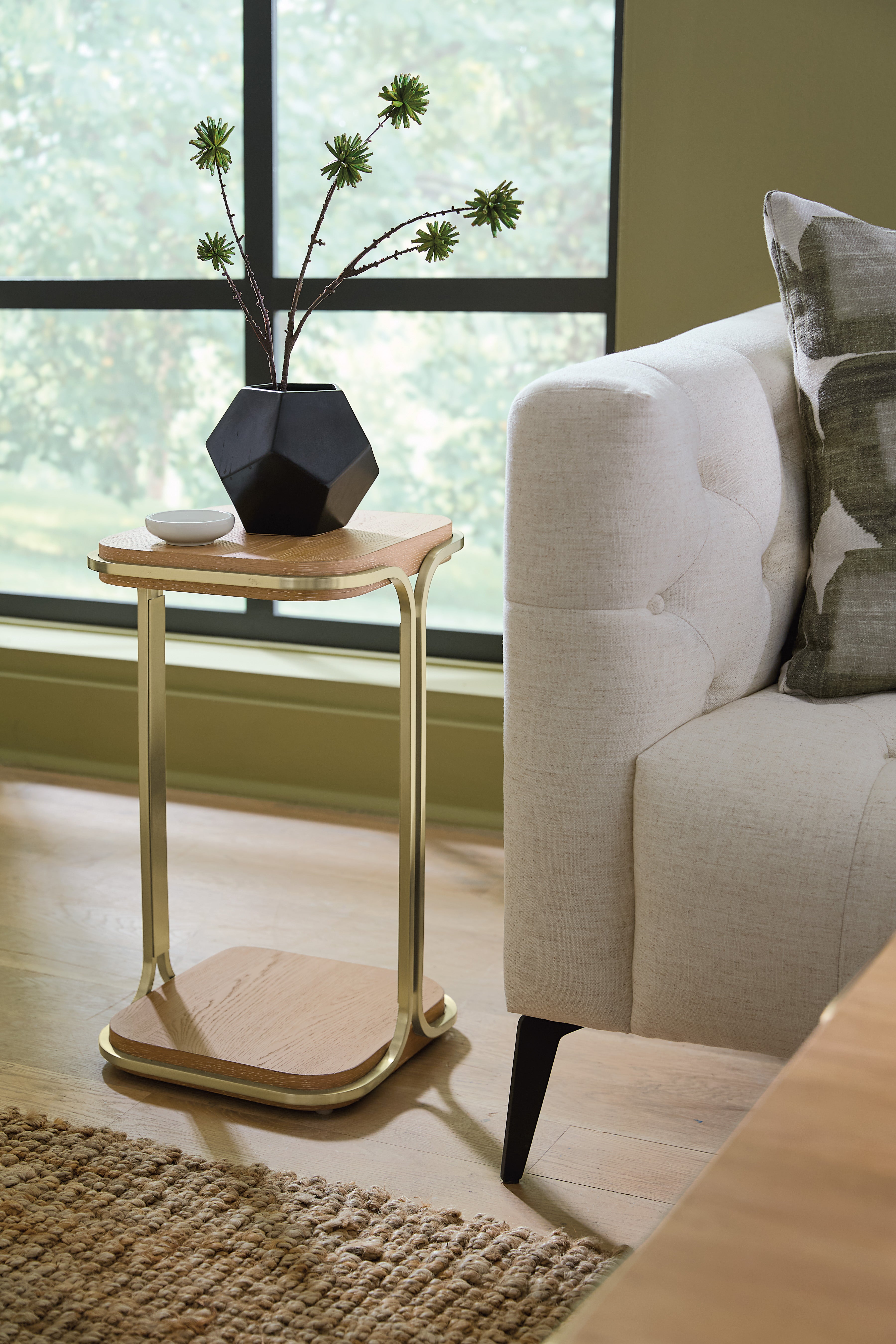 Banyon Bay Accent Table by Hooker Furniture - Modern Side Table with Wood Finish for Living Room, Bedroom & Office Decor (Model 6081-80001-82)