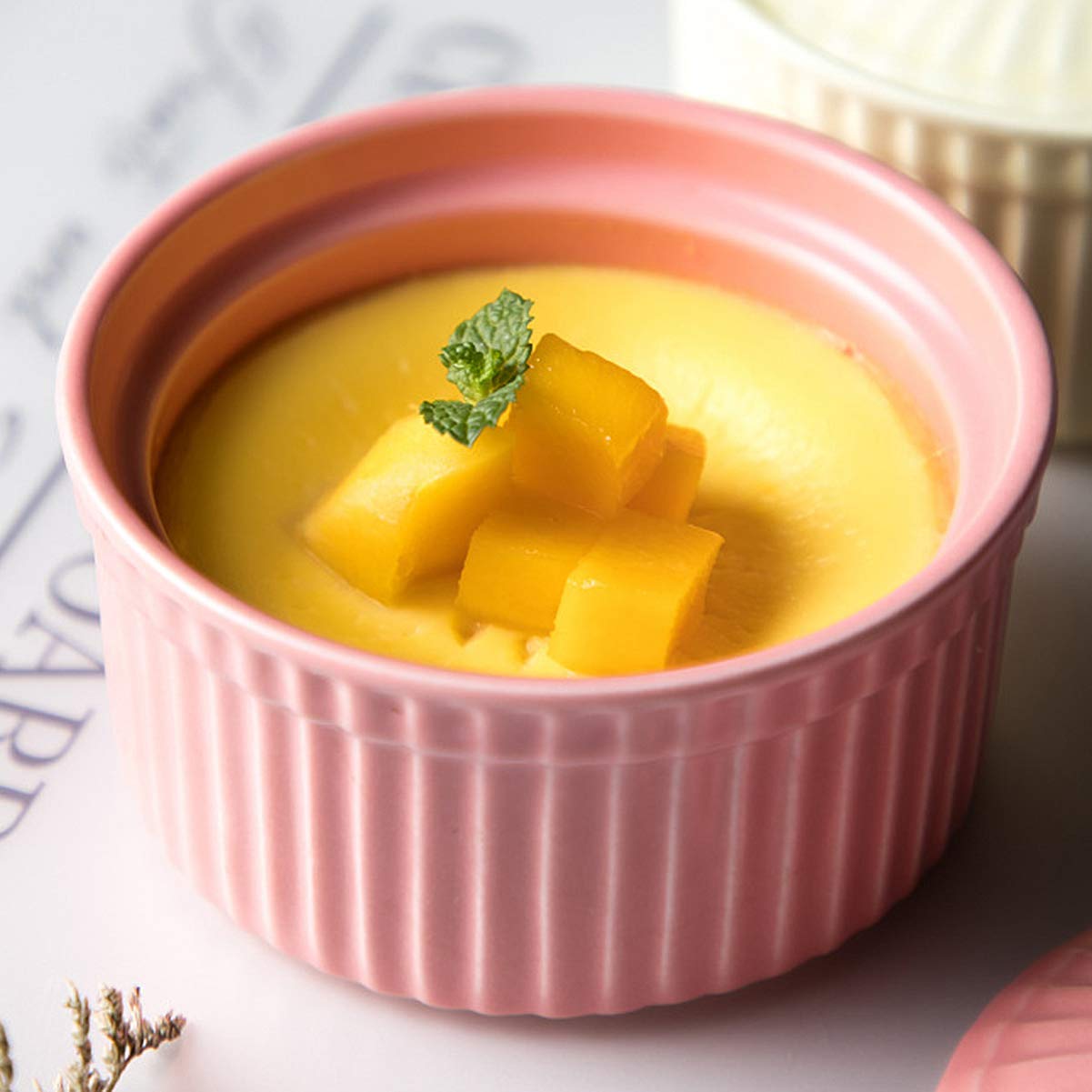 Cabilock Porcelain Ramekins with Lid - 4oz Small Baking Dishes for Desserts, Custard, Pudding & Creme Brulee - Pink Ceramic Dipping Bowls for Kitchen, Restaurant & Party Serving