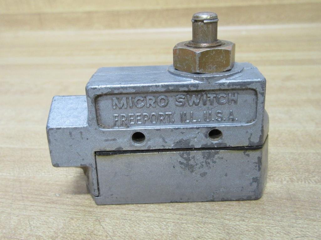 Waterproof Enclosed Limit Switch - Heavy Duty IP67 Rated for Industrial Automation, CNC Machines, and Robotics | Reliable Safety Sensor for Harsh Environments
