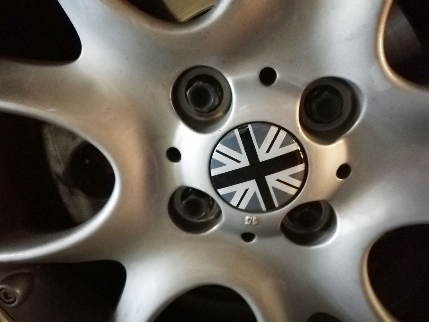 4-Pack Black & Grey Union Jack UK Flag Wheel Center Cap Covers for MINI Coopers - British Style Hubcaps for MINI Cooper S, Clubman, Countryman - Perfect for Car Enthusiasts & UK Pride Accessories