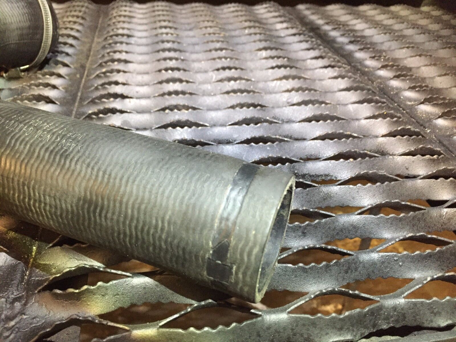 Volvo S40 T5 2.5 Turbo Intercooler Tube Hose Line Pipe OEM Replacement for 2005-2011 Models - Perfect for Turbo Performance Upgrades & Engine Maintenance
