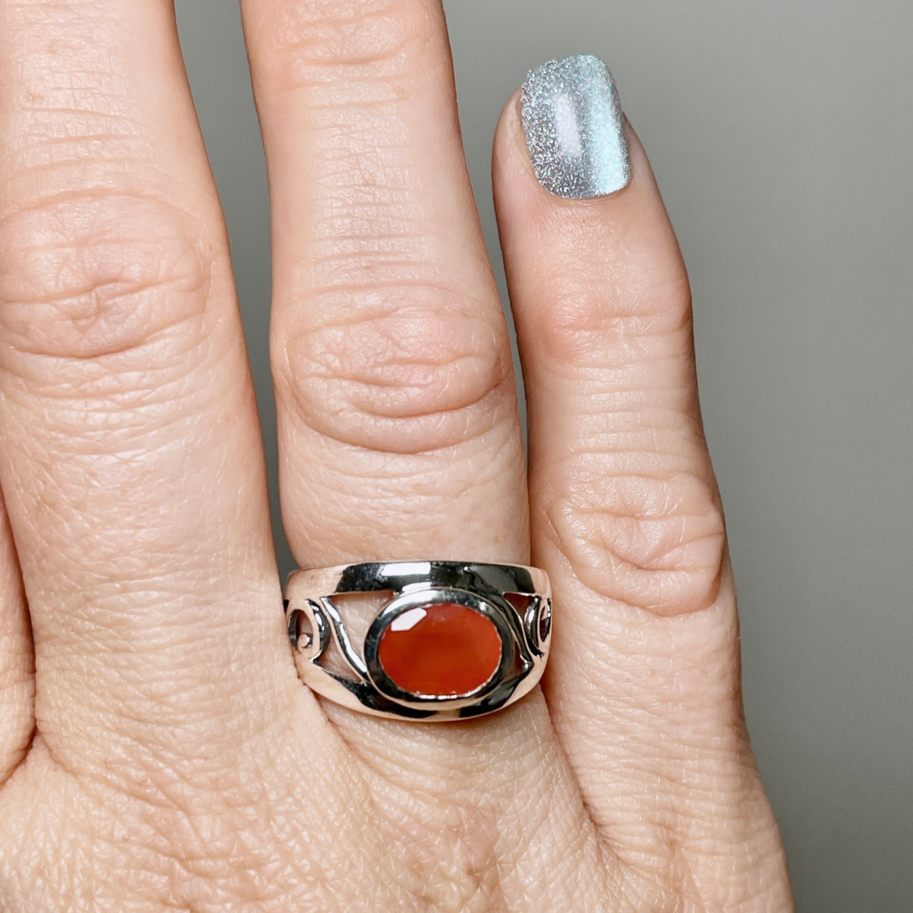 Natural Carnelian Oval Faceted Bohemian Style Decorative Ring R3820 - Perfect for Boho Fashion, Spiritual Healing & Gift Giving