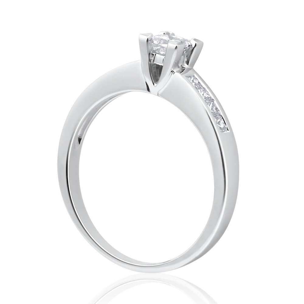18K White Gold Diamond Ring with 0.55 Carats - Elegant Engagement & Wedding Jewelry for Women