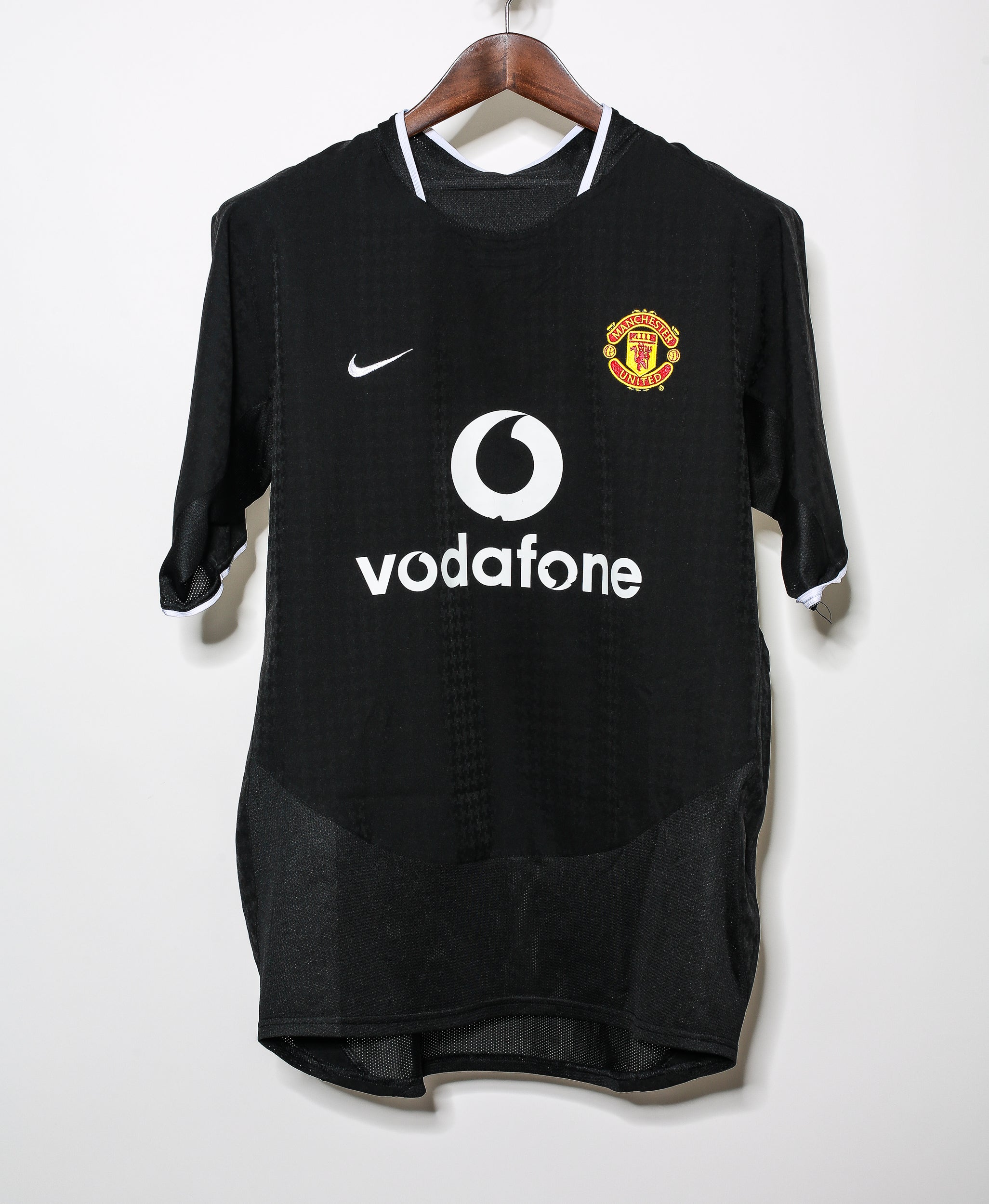 2004 Manchester United Away Jersey #7 Cristiano Ronaldo - Authentic Soccer Shirt for Fans & Collectors - Perfect for Match Days, Cosplay & Sports Memorabilia Display