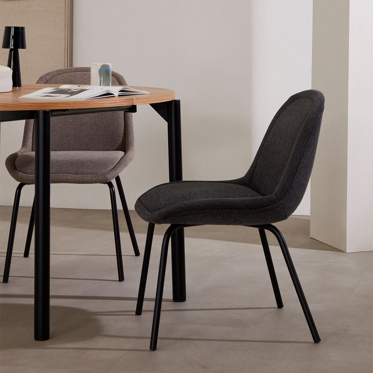 Aimin Chair by Kave Home - Modern Accent Chair for Living Room, Bedroom & Office - Comfortable Upholstered Lounge Chair with Wooden Legs