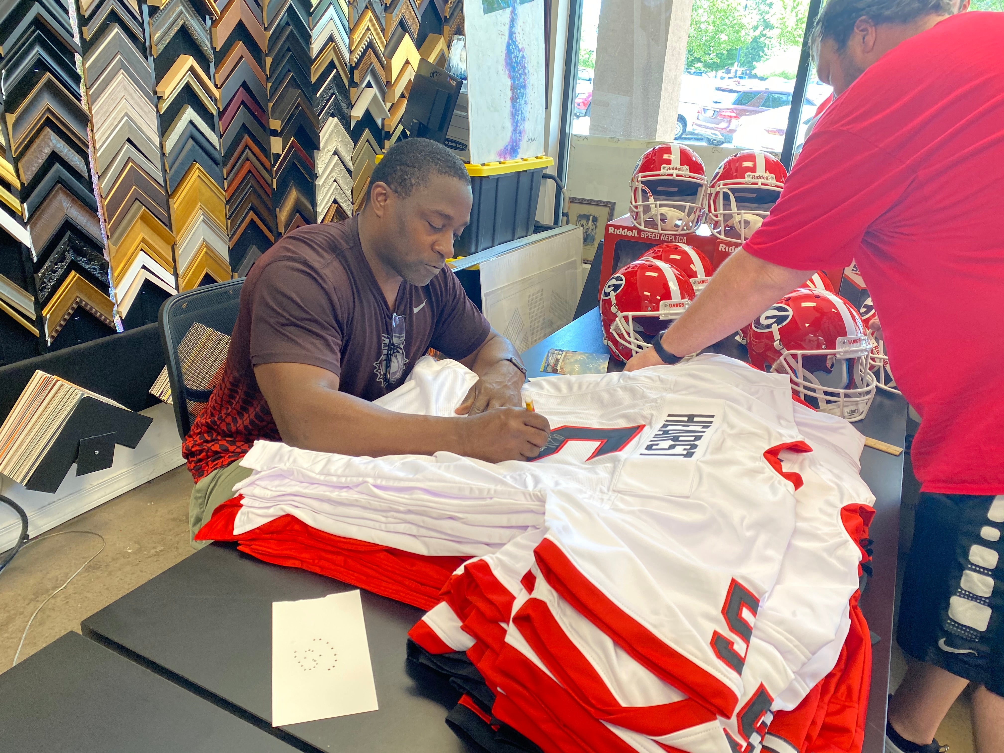 Garrison Hearst Autographed Georgia Bulldogs Red Football Jersey - Authentic Signed Memorabilia for Collectors and Fans - Perfect for Display, Gifts, and Game Day Decor