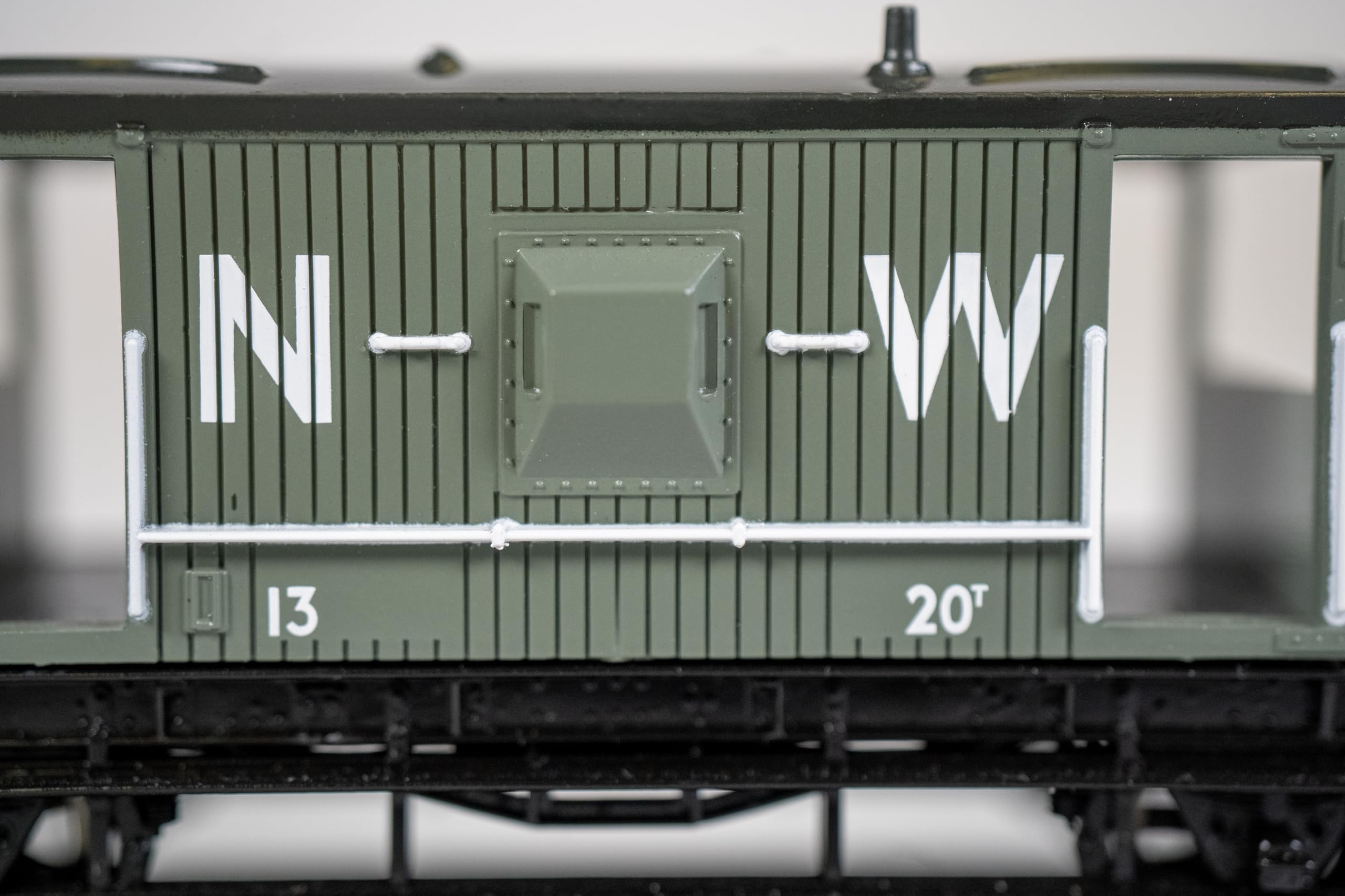 Thomas & Friends Spiteful Brake Van - HO Scale Model Train for Kids & Collectors - Perfect for Train Layouts, Displays & Gifts
