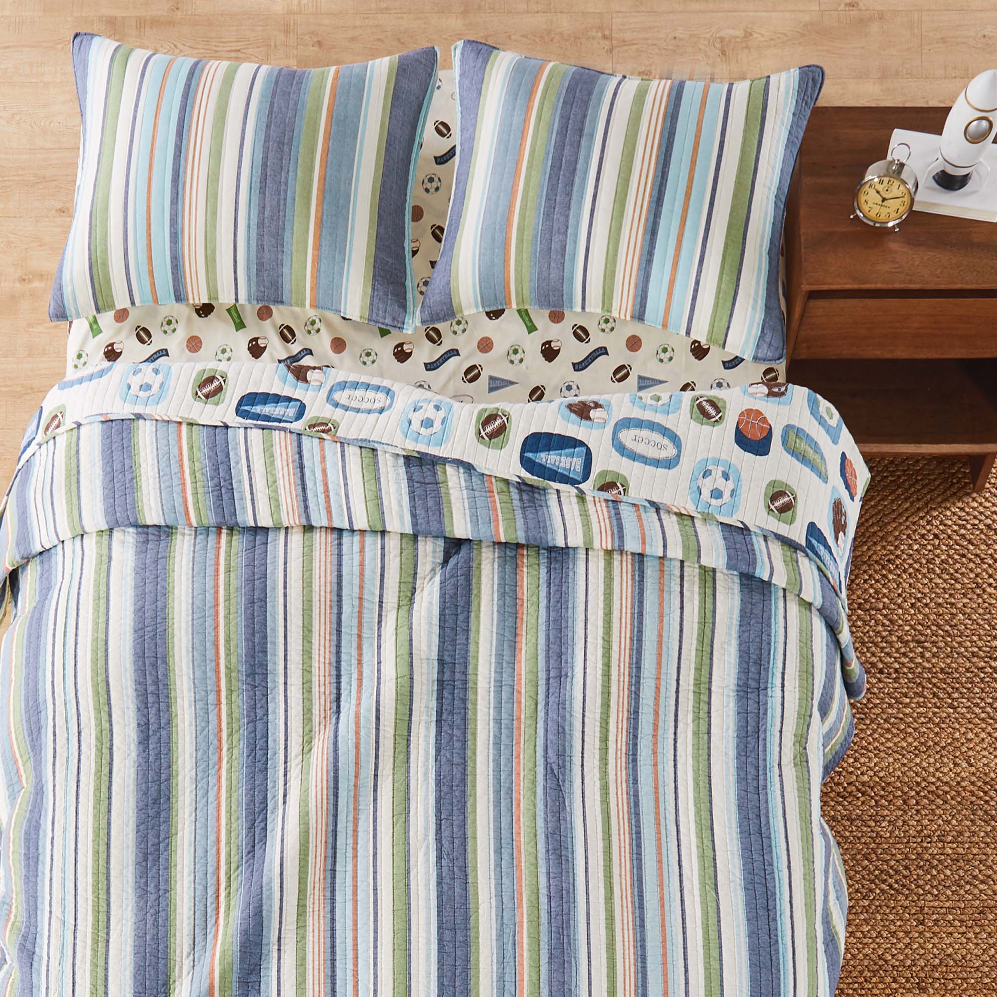Premium MVP Quilt - Lightweight & Warm Reversible Quilt for All Seasons | Perfect for Camping, Travel, Home Decor & Gifts