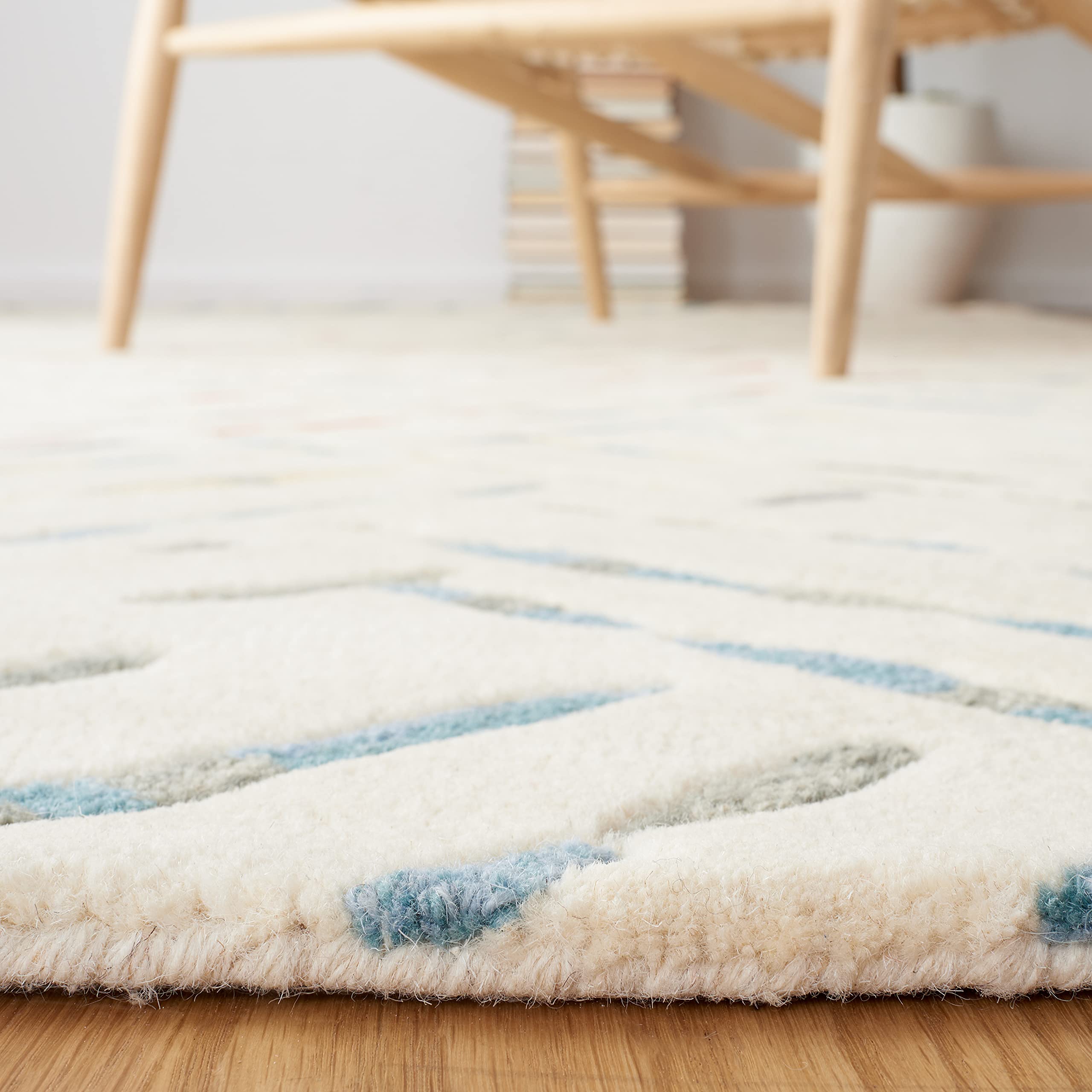 SAFAVIEH Metro Collection 6' x 9' Ivory Blue MET252A Handmade Premium Wool Area Rug for Living Room, Dining Room & Bedroom | Soft & Durable Floor Covering for Home Decor