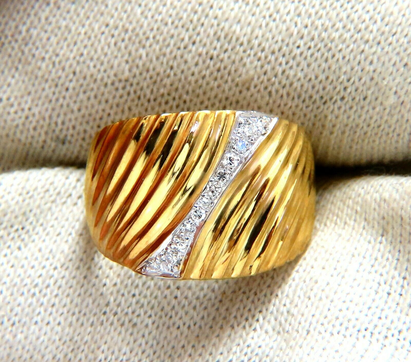 0.25 Carat Diamond Stripe Row High Shine Wedding Band Ring in 18K Gold - Perfect for Engagement, Anniversary & Special Occasion Gifts