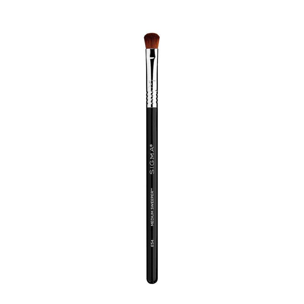 Sigma Beauty E54 Medium Sweeper Eyeshadow Brush - Professional Makeup Brush for Blending & Soft Eye Looks - Perfect for Everyday Makeup & Professional Makeup Artists