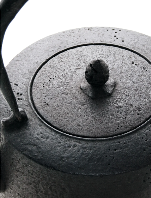 Authentic Japanese Nanbu Tetsubin Iron Teapot - Koizumi Nizaemon 11th Generation Ubaguchi Mozuyagata - Traditional Cast Iron Kettle for Tea Ceremony & Home Brewing - Perfect for Matcha, Sencha & Daily Tea Enjoyment