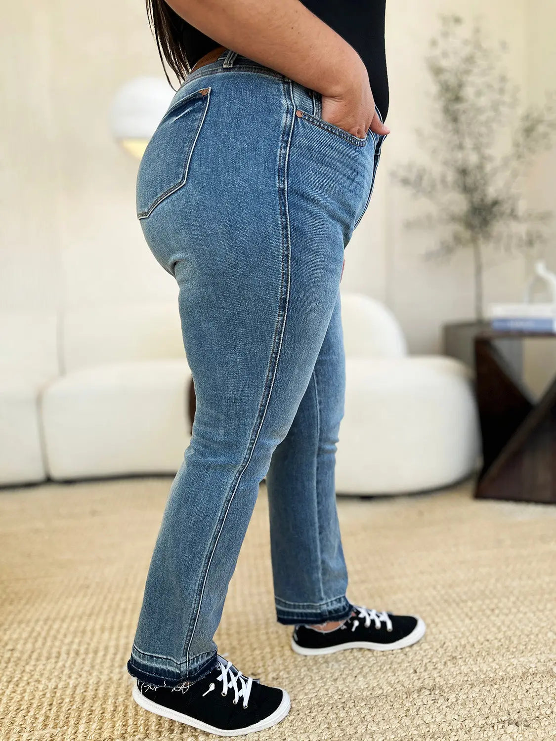 Judy Blue Women's Full Size Mid Rise Rigid Magic Release Hem Jeans - Comfortable Stretch Denim Pants for Casual Wear & Everyday Outfits