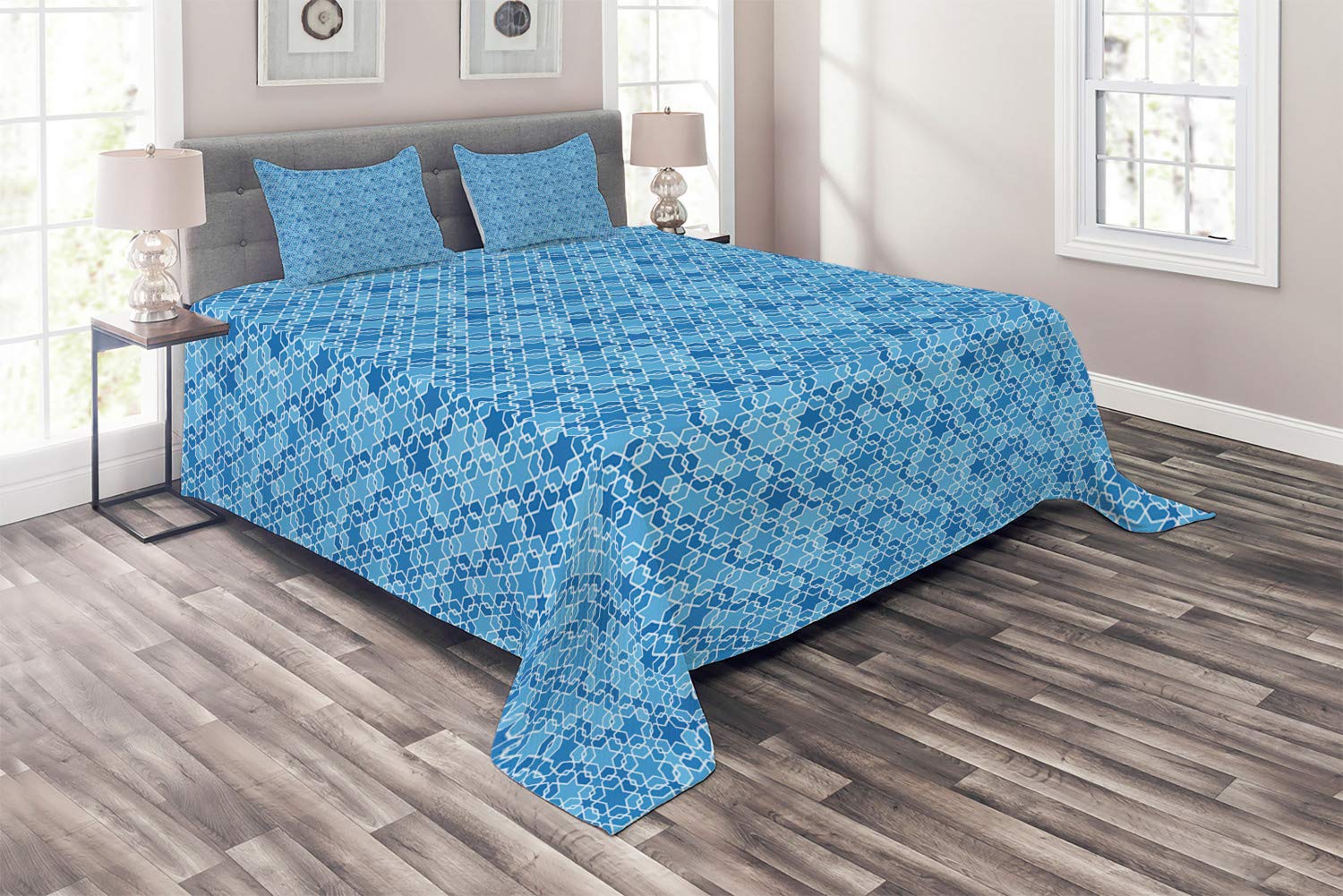 Ambesonne Oriental King Size 3-Piece Quilted Bedspread Set with 2 Pillow Shams - Monochrome Easter Star Design in Blue Tones (Deep Sky Blue, Sea Blue, White) for Modern Bedroom Decor | Perfect for Guest Rooms, Master Bedrooms & Coastal Themed Homes