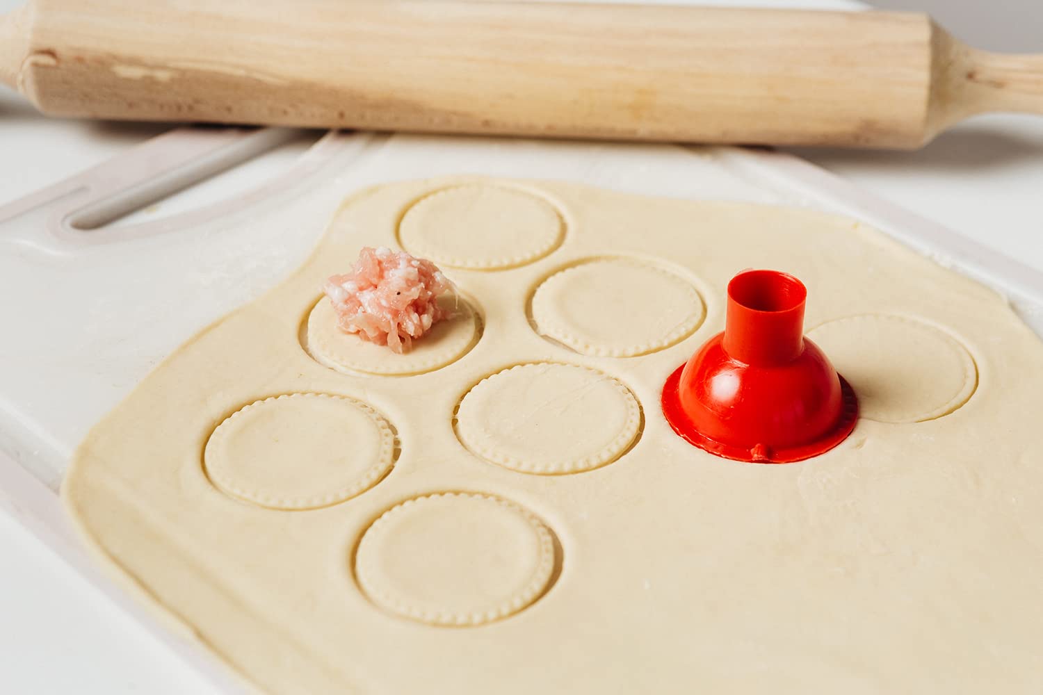 Universal Dumpling Maker Mold Set for Pelmeni, Pierogi, Ravioli & Vareniki - Dough Press & Cookie Cutter - Perfect for Homemade Dumplings, Pasta & Baking (Ideal for Family Cooking & Party Snacks)