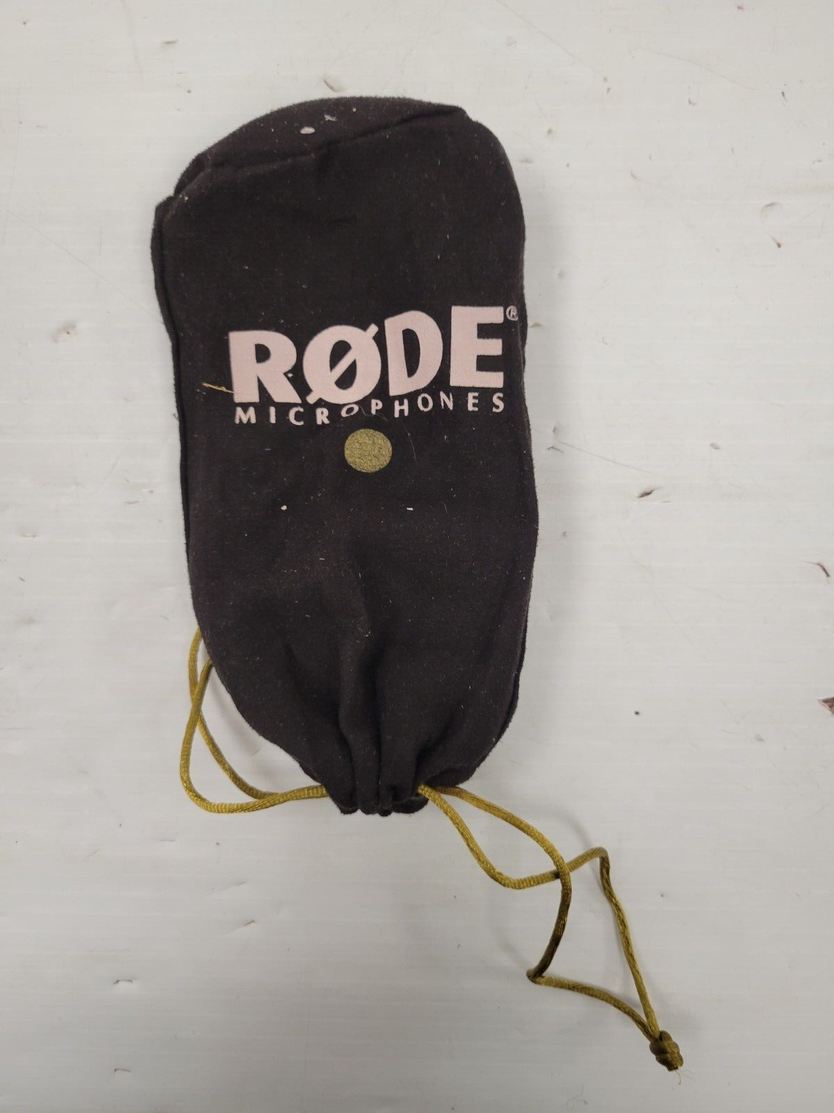 Rode NT1-A Studio Condenser Microphone for Professional Recording, Podcasting & Streaming - Perfect for Home Studios & Content Creators