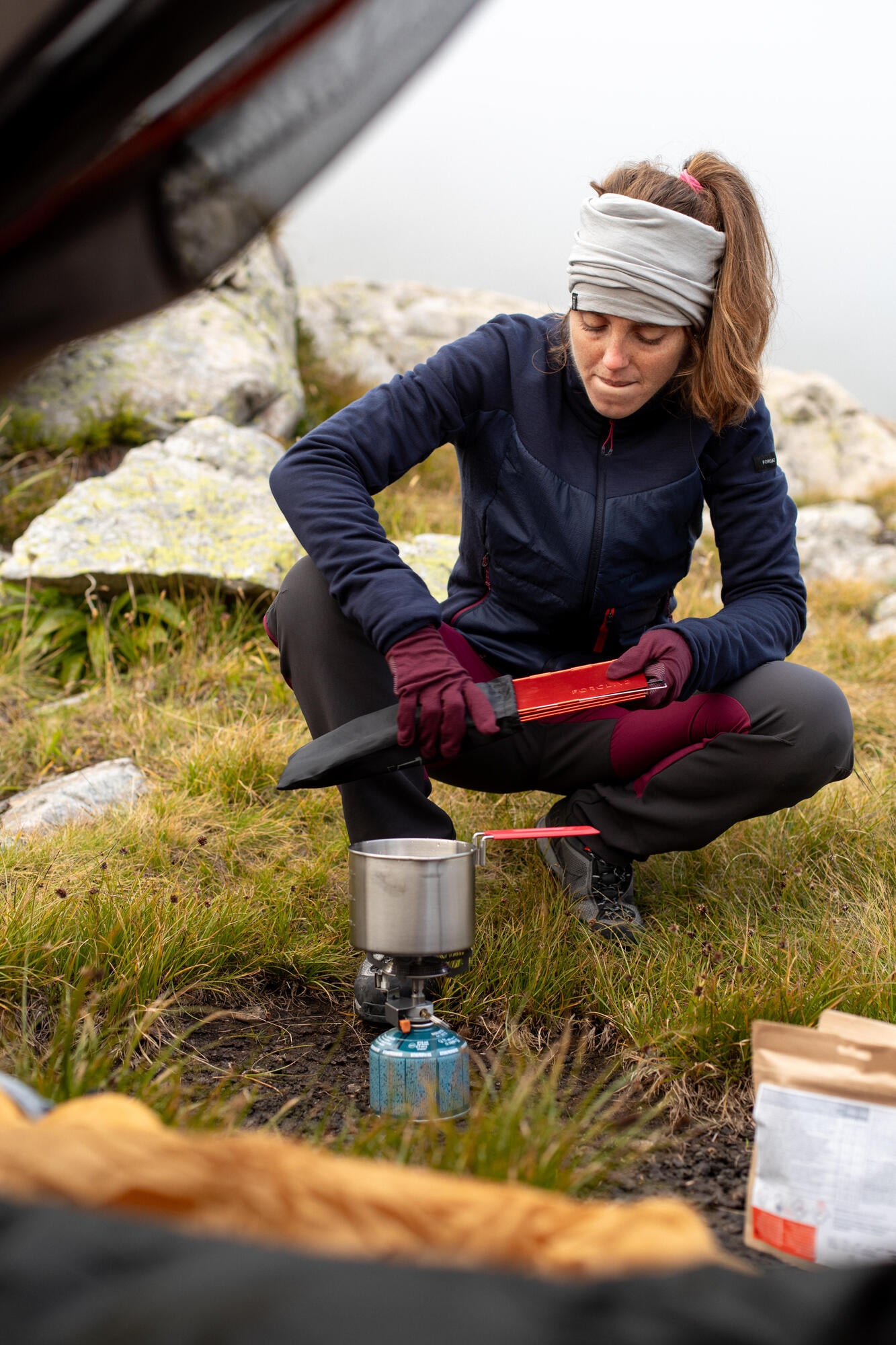 Forclaz Adult MT500 Merino Wool Liner Gloves - Warm & Breathable Hiking Gloves for Men & Women - Perfect for Winter Trekking, Camping & Outdoor Adventures