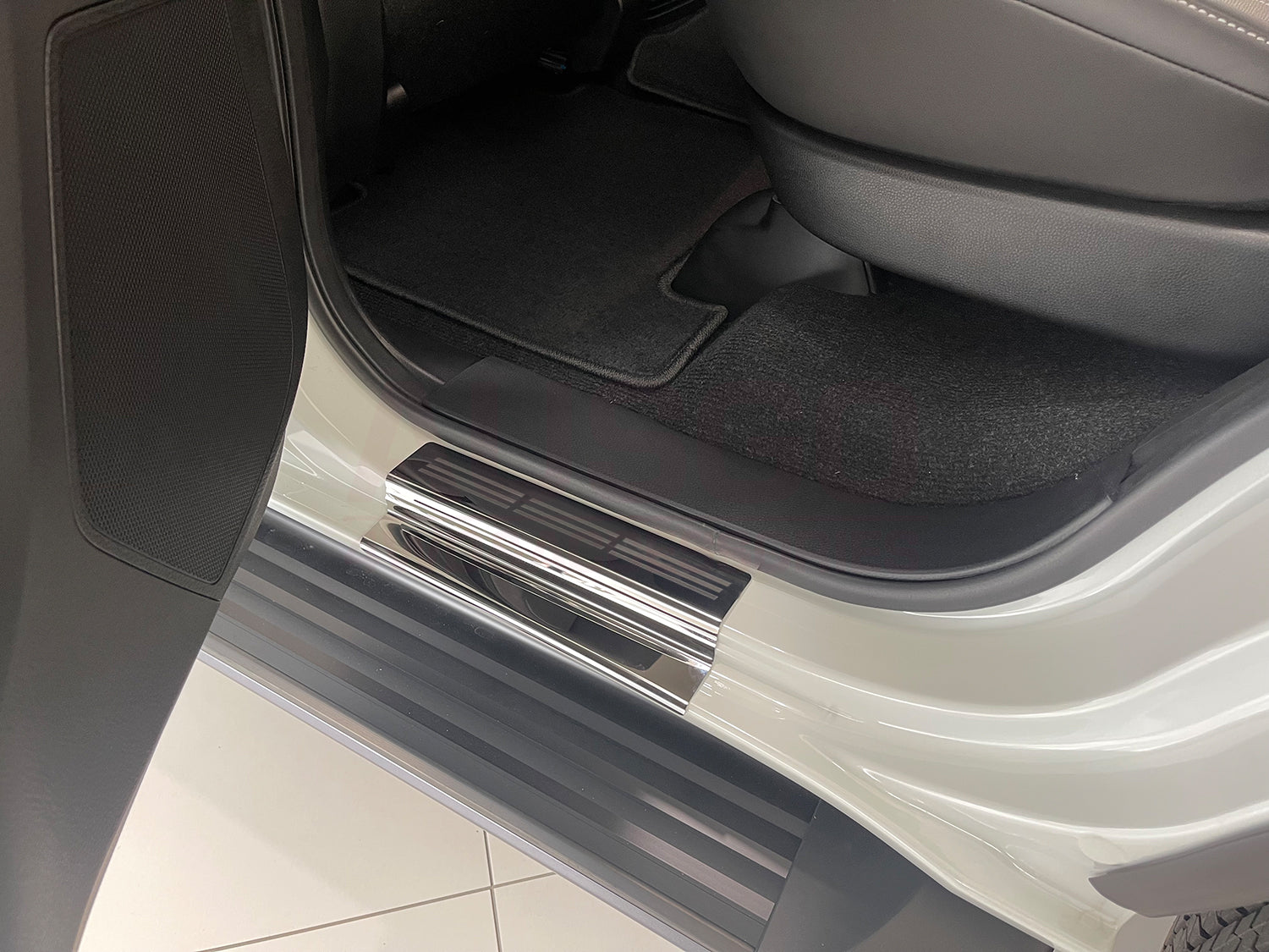 Premium Stainless Steel Door Sill Protector for ISUZU MU-X 2021-2024 Models - Durable Scratch Guard for Car Interior Protection - Perfect for Off-Road Adventures & Daily Commutes