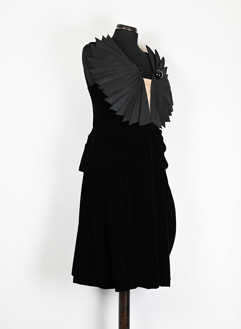 Giorgio Armani Black Velvet Dress Size 44 | Elegant Evening Gown for Parties & Special Occasions