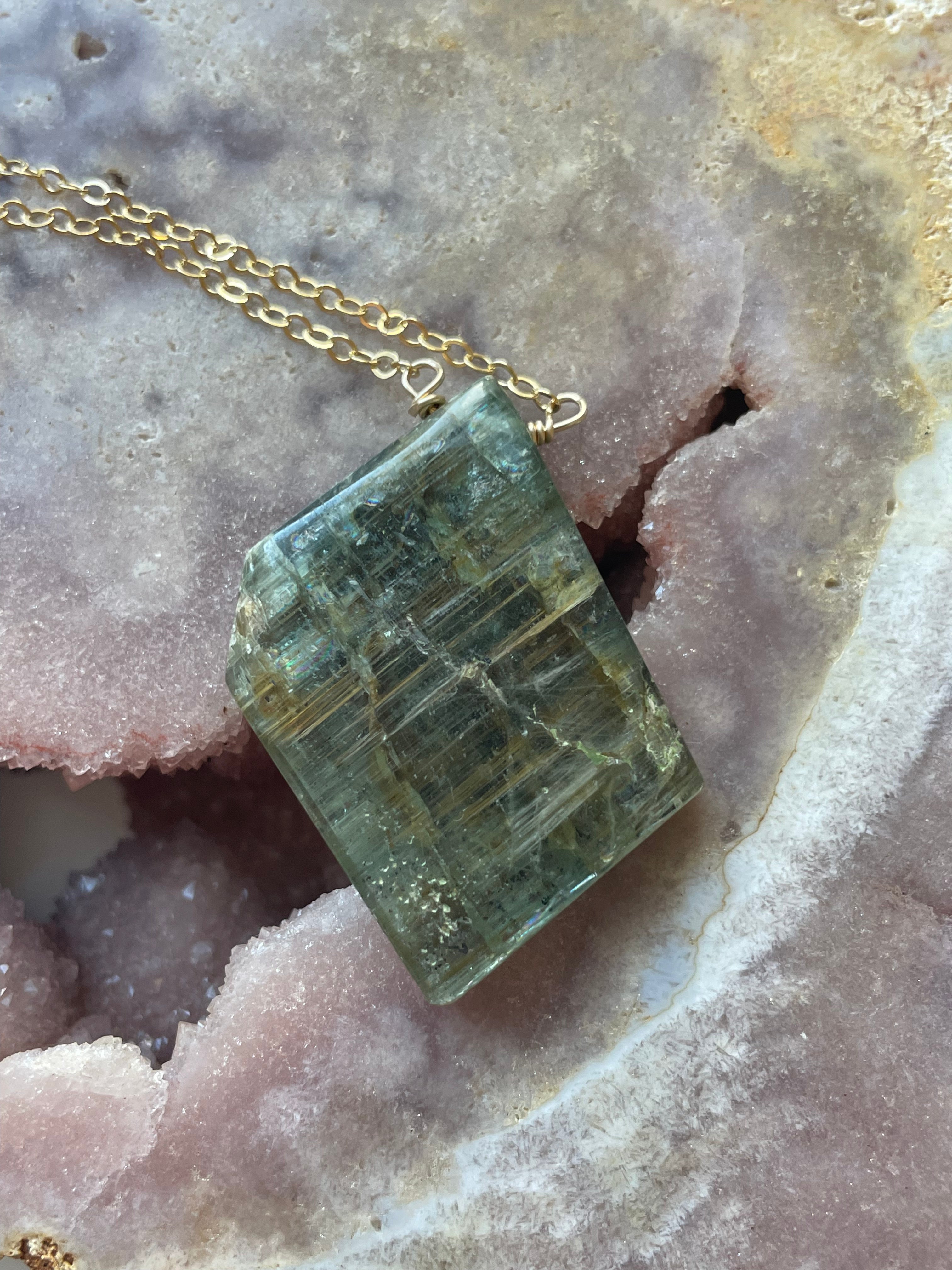 Natural Blue Kyanite Gemstone Pendant Necklace for Women - Healing Crystal Jewelry for Meditation & Energy Balancing - Perfect for Yoga, Spiritual Gifts & Everyday Wear