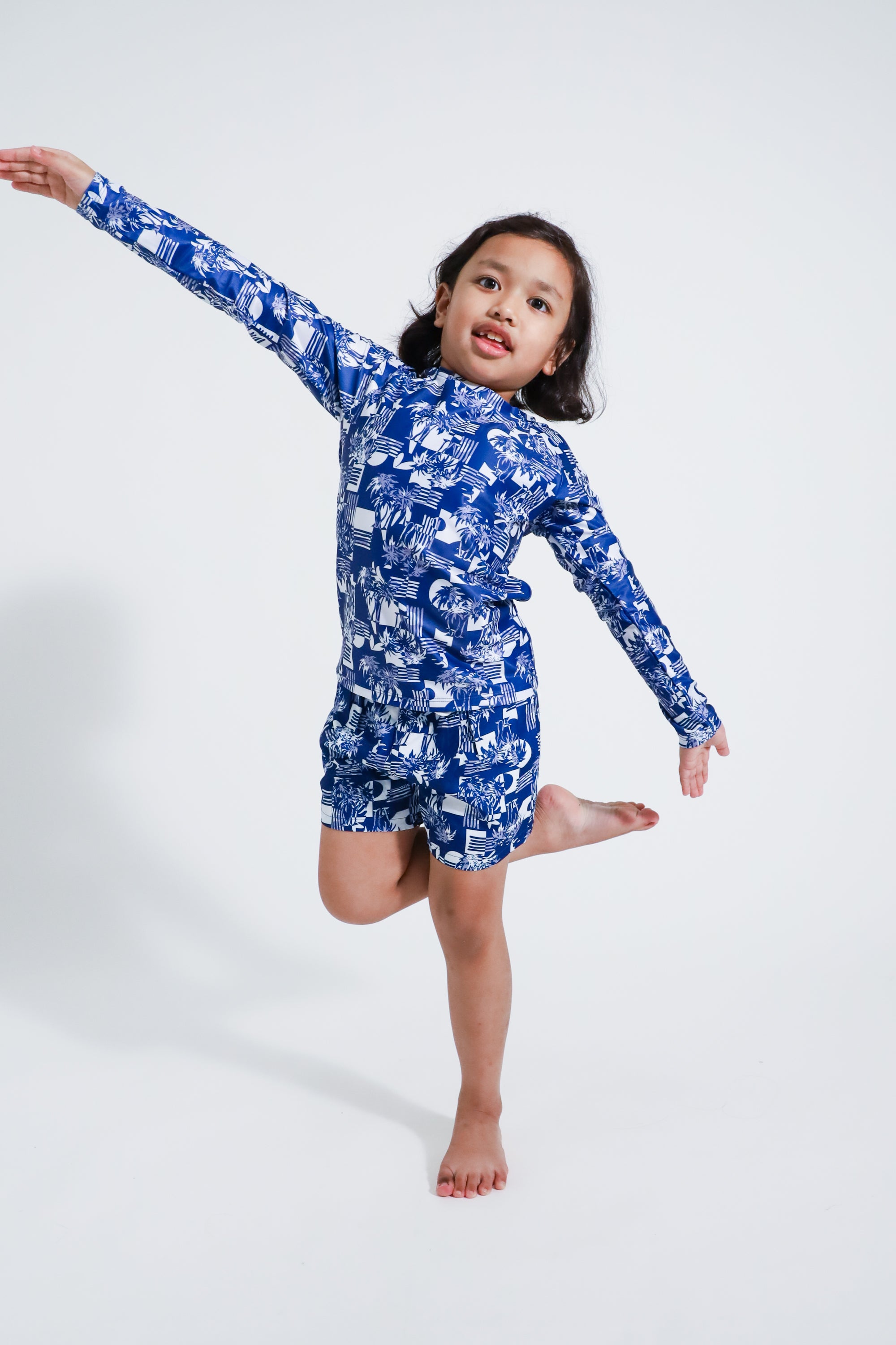 Waikiki Kids Unisex Rash Guard UPF 50+ Sun Protection Swim Shirt - Tropical Palmscape Design for Boys & Girls - Perfect for Beach, Pool, and Water Sports