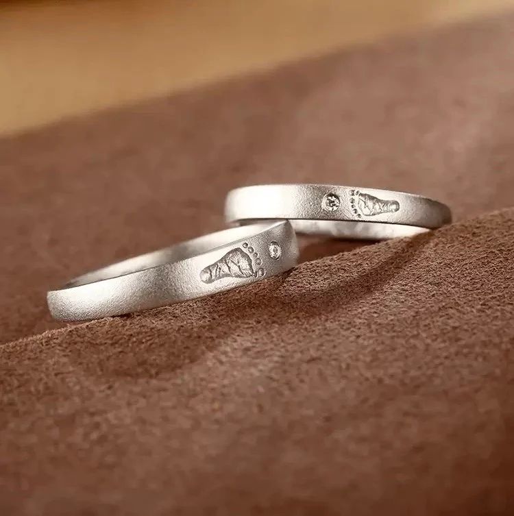 Solid Gold Footprint Ring - Dainty & Elegant Jewelry for Women, Perfect for Anniversary, Wedding, or Valentine's Day Gift - Ideal for Romantic Occasions and Special Moments