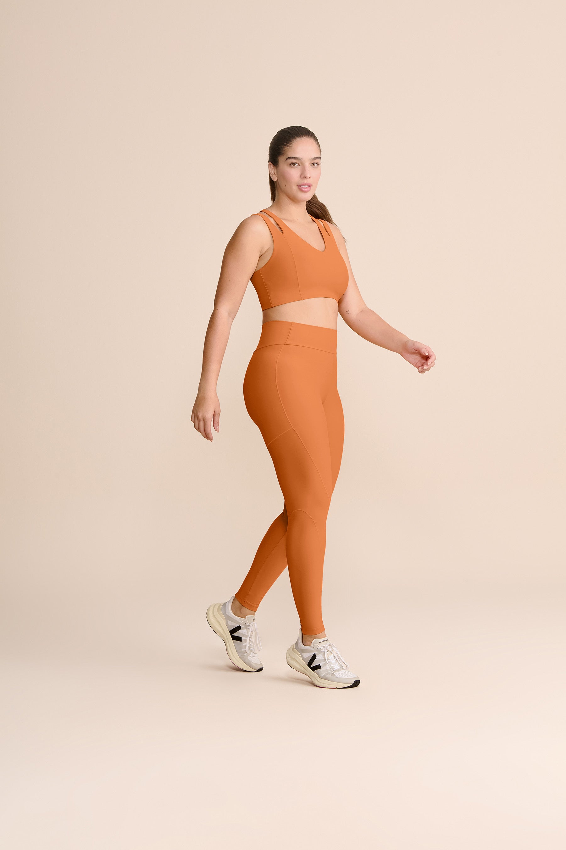 High-Waisted Cut Out Clash Sports Bra for Women - Breathable Workout Top for Running, Yoga & Gym - Trendy Fitness Apparel