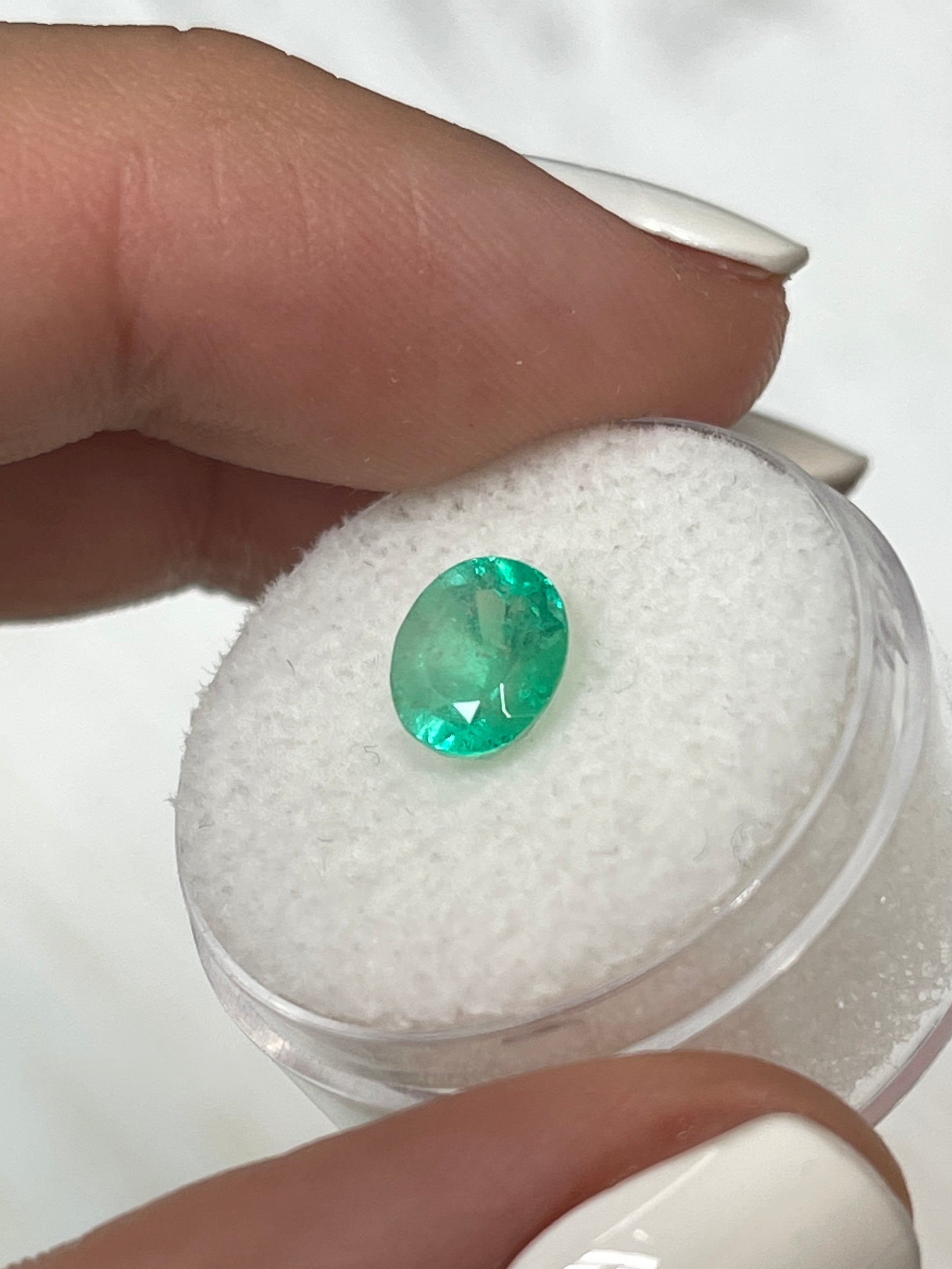 1.55 Carat Light Spring Green Natural Loose Colombian Emerald Oval Cut Gemstone for Jewelry Making, Engagement Rings & Fine Collections - Perfect for Birthstone Gifts & Luxury Accessories