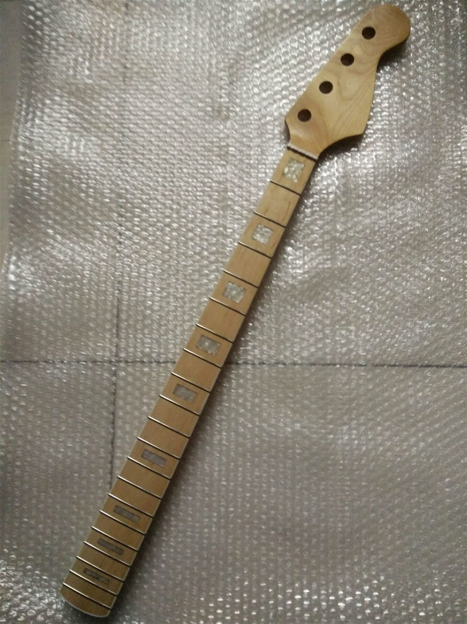 YYYSHOPP Maple Wood Electric Bass Guitar Neck Replacement - Rosewood Fingerboard, 22 Frets, 4 Strings (30 Inches) - Perfect for DIY Guitar Repair & Custom Builds, Ideal for Musicians & Luthiers