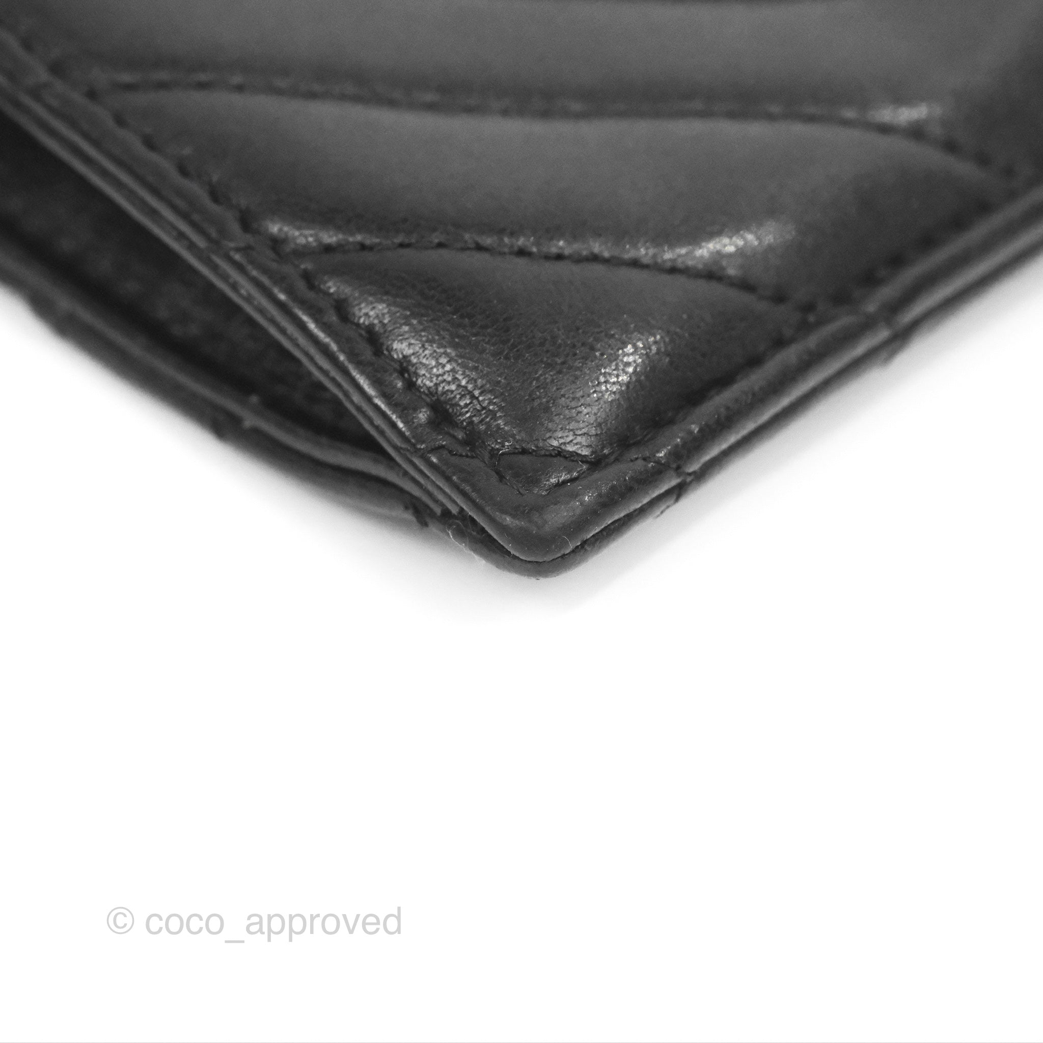 Chanel Chevron CC Zipped Card Holder in Black Lambskin with Silver Hardware - Luxury Compact Wallet for Everyday Use & Travel Essentials