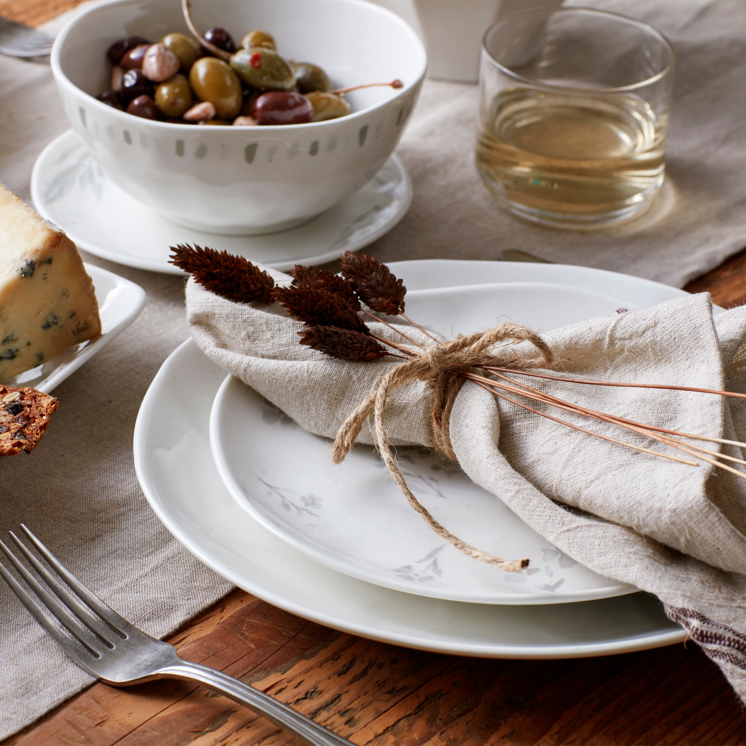 Premium Oyster Bay 12-Piece Dinnerware Set - Porcelain Plates, Bowls & Mugs - Elegant Dinner Set for Family Dining, Entertaining & Special Occasions