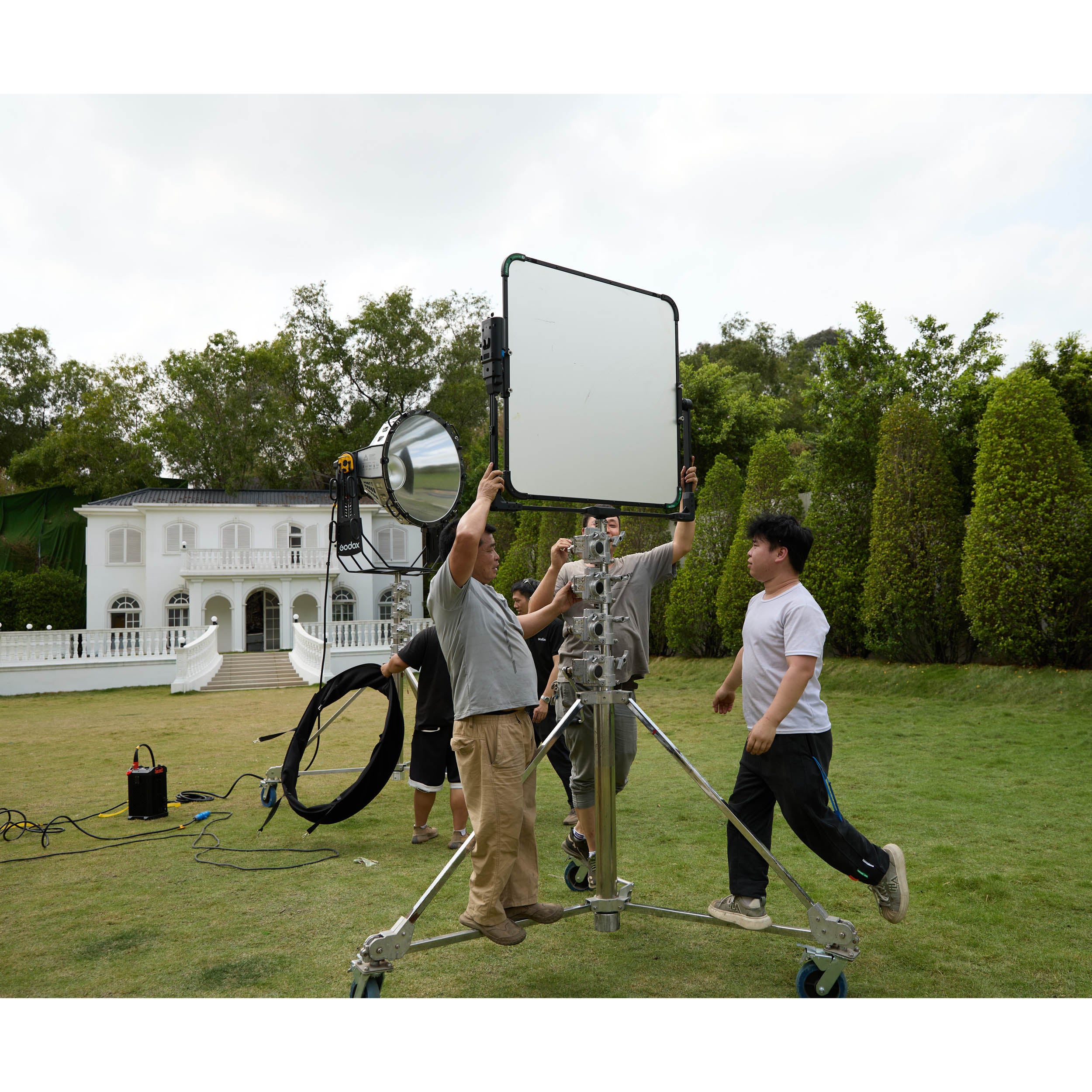 LF100MPY Motorized Yoke for Liteflow100 100x100mm Cine Reflector Panels - Professional Lighting Accessory for Film & Photography Studios (Special Order) - Perfect for Cinematic Lighting Control and Studio Equipment Setup