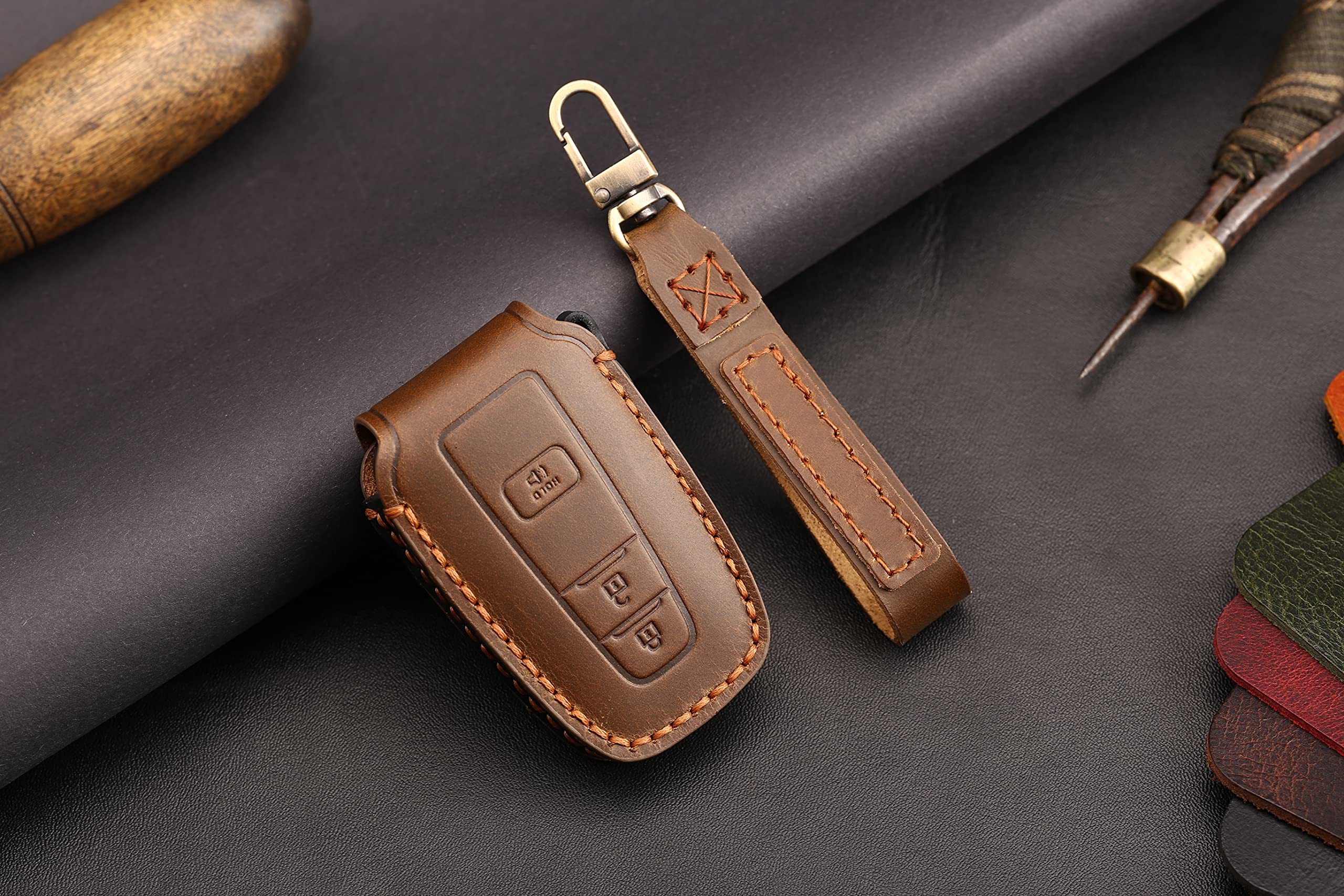 Genuine Leather Handmade Car Key Cover Case Protector - Compatible with Toyota Camry, RAV4, Corolla, Highlander, Land Cruiser Prado (3-6 Buttons) - Premium Brown Key Pouch for Keychain Protection & Style Upgrade - Perfect for Daily Use, Travel & Gift Giving