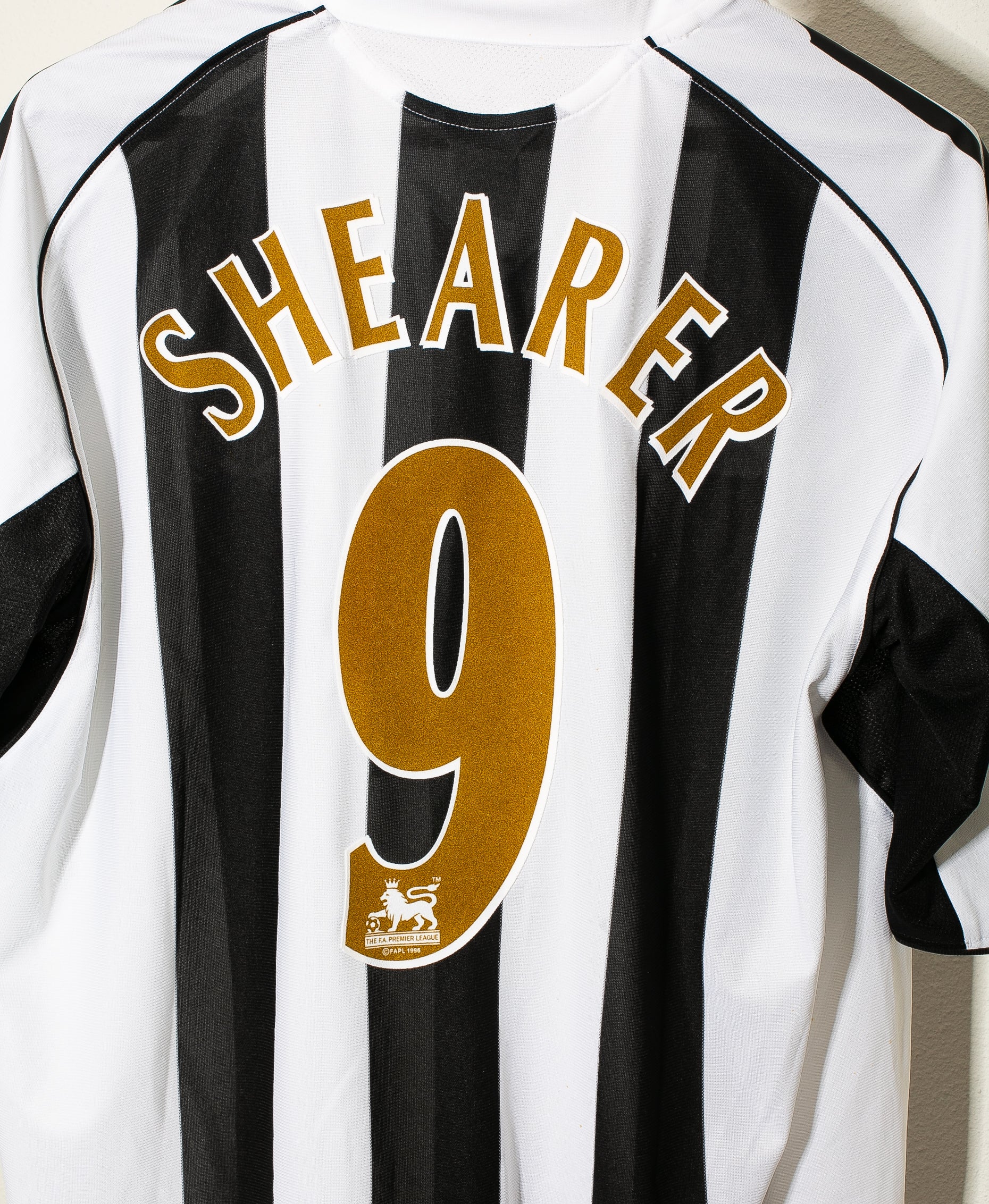 2006 Newcastle United Home Jersey #9 Shearer - XL Size - Authentic Football Shirt for Fans & Collectors - Perfect for Match Days & Sports Events