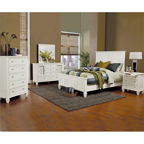 BOWERY HILL 3-Drawer Coastal Wood Nightstand in White/Silver - Stylish Bedside Table for Beach House, Guest Room & Master Bedroom Decor