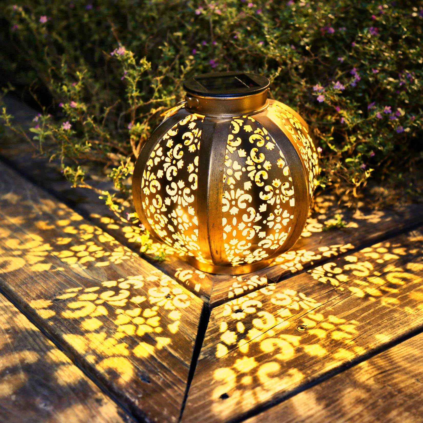 Large Hanging Solar Lanterns for Outdoor Garden Decor - Waterproof Pumpkin Style Solar Lights for Patio, Yard, Lawn & Tabletop - Perfect Housewarming Gift (1 Pack) - Ideal for Evening BBQs, Romantic Backyard Lighting & Halloween Decorations