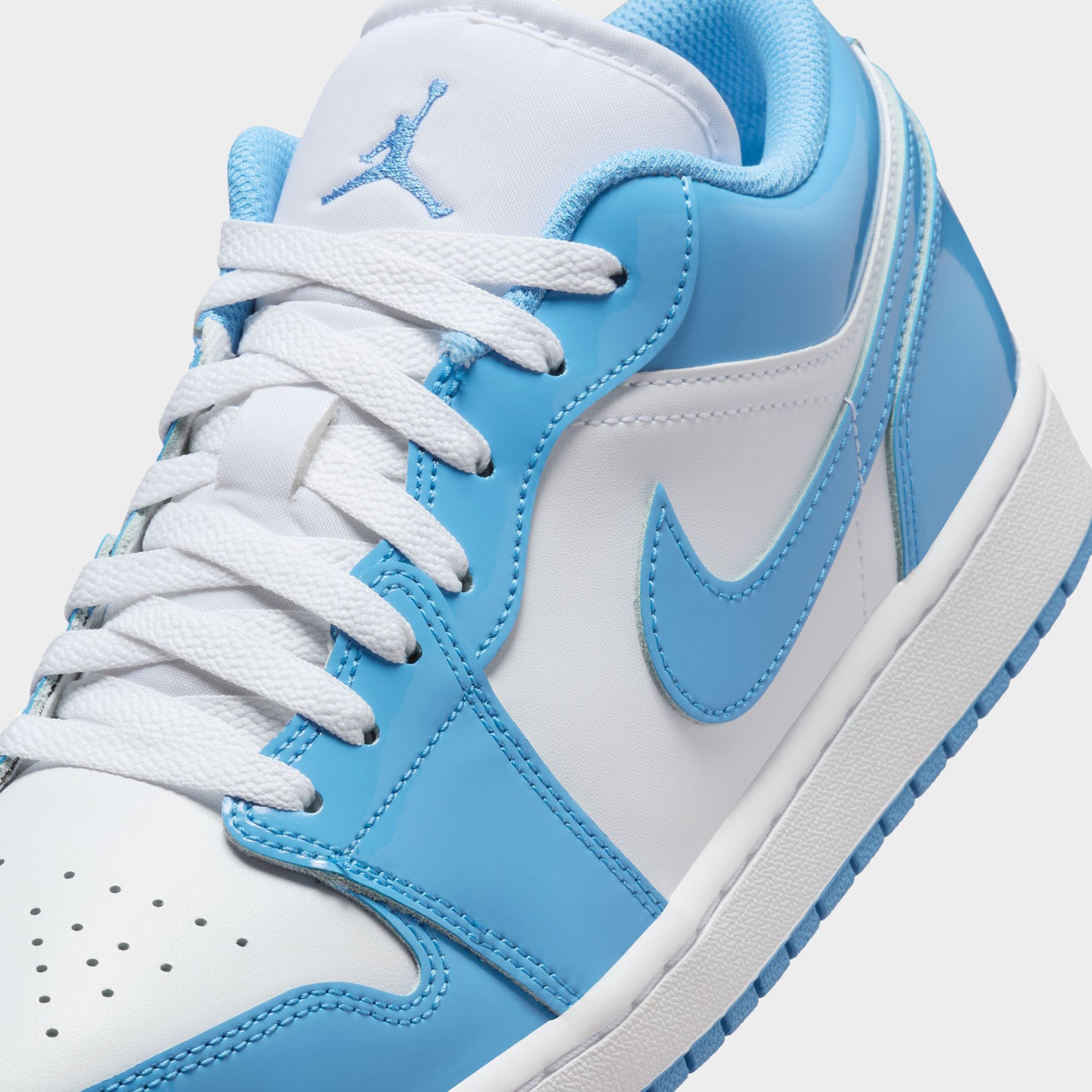 Air Jordan 1 Low SE Sneakers - White & Legend Blue Colorway - Men's Basketball Shoes for Casual Wear & Street Style