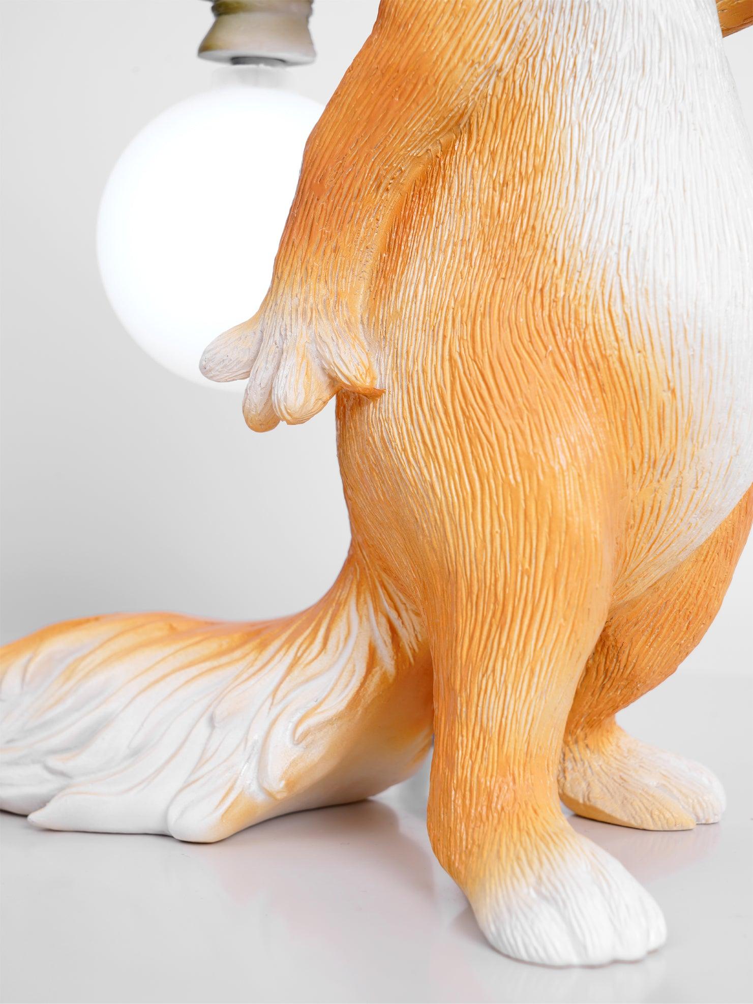 Modern Squirrel-Shaped Table Lamp - Cute Animal Desk Light for Kids Room, Study & Nursery Decor - Perfect Night Light for Bedtime Reading & Cozy Ambience