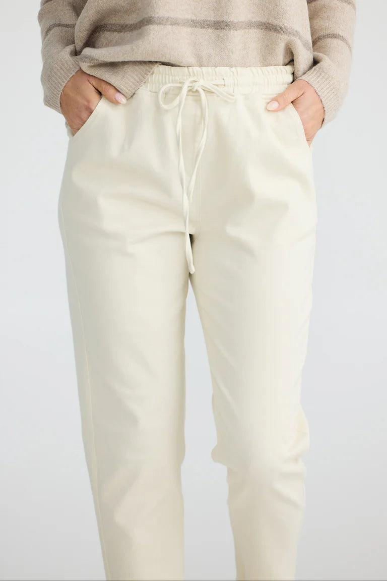 Brave & True BT25146 Men's Classic One-Way Stretch Wayfarer Pants in Bone - Comfortable Travel & Casual Wear for Outdoor Adventures