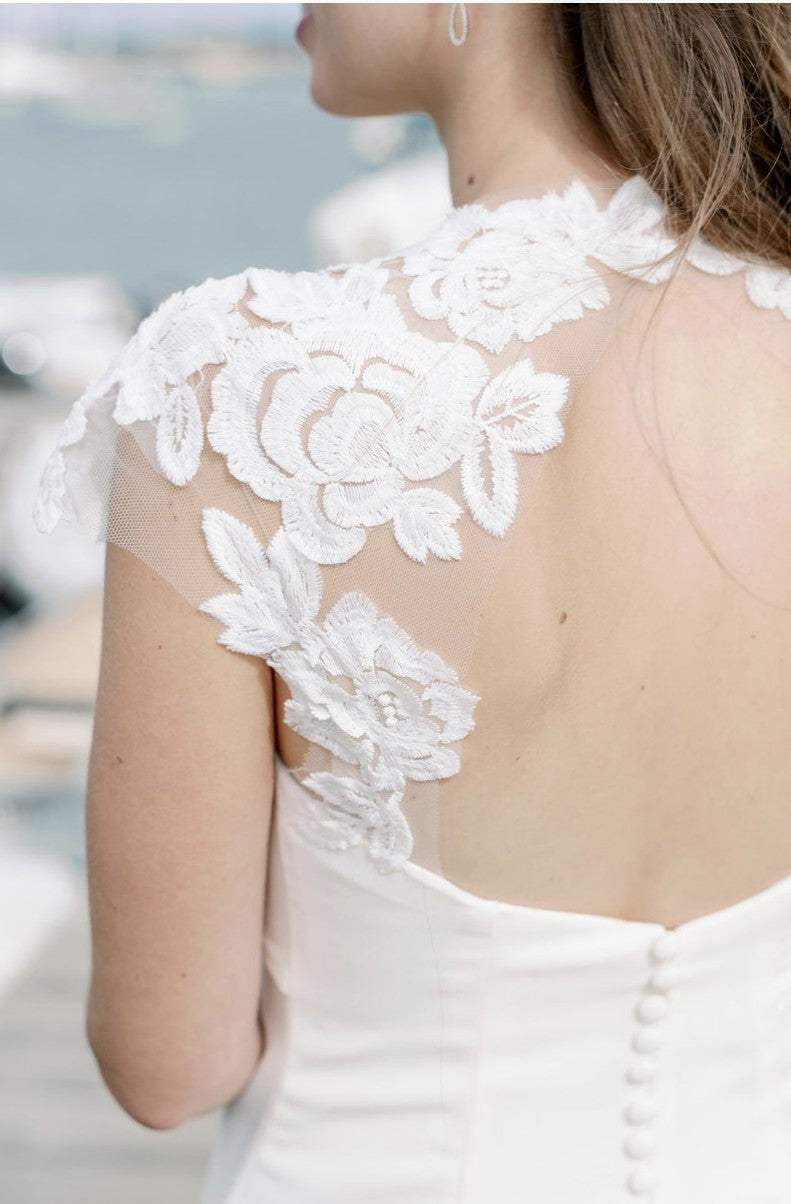 Amsale Amanda Wedding Gown - Elegant Lace Bridal Dress for Bride, Perfect for Church Ceremony & Reception