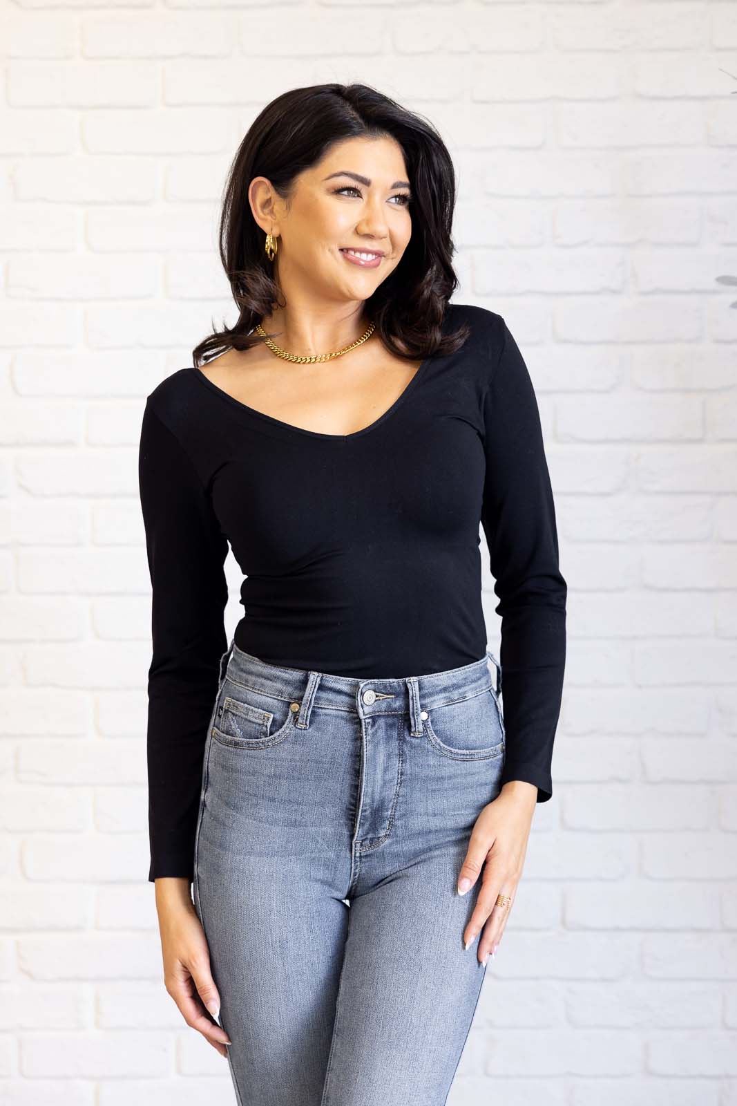 Seamless Reversible V-Neck Basic Black T-Shirt for Women - Comfortable Everyday Wear & Layering Essential
