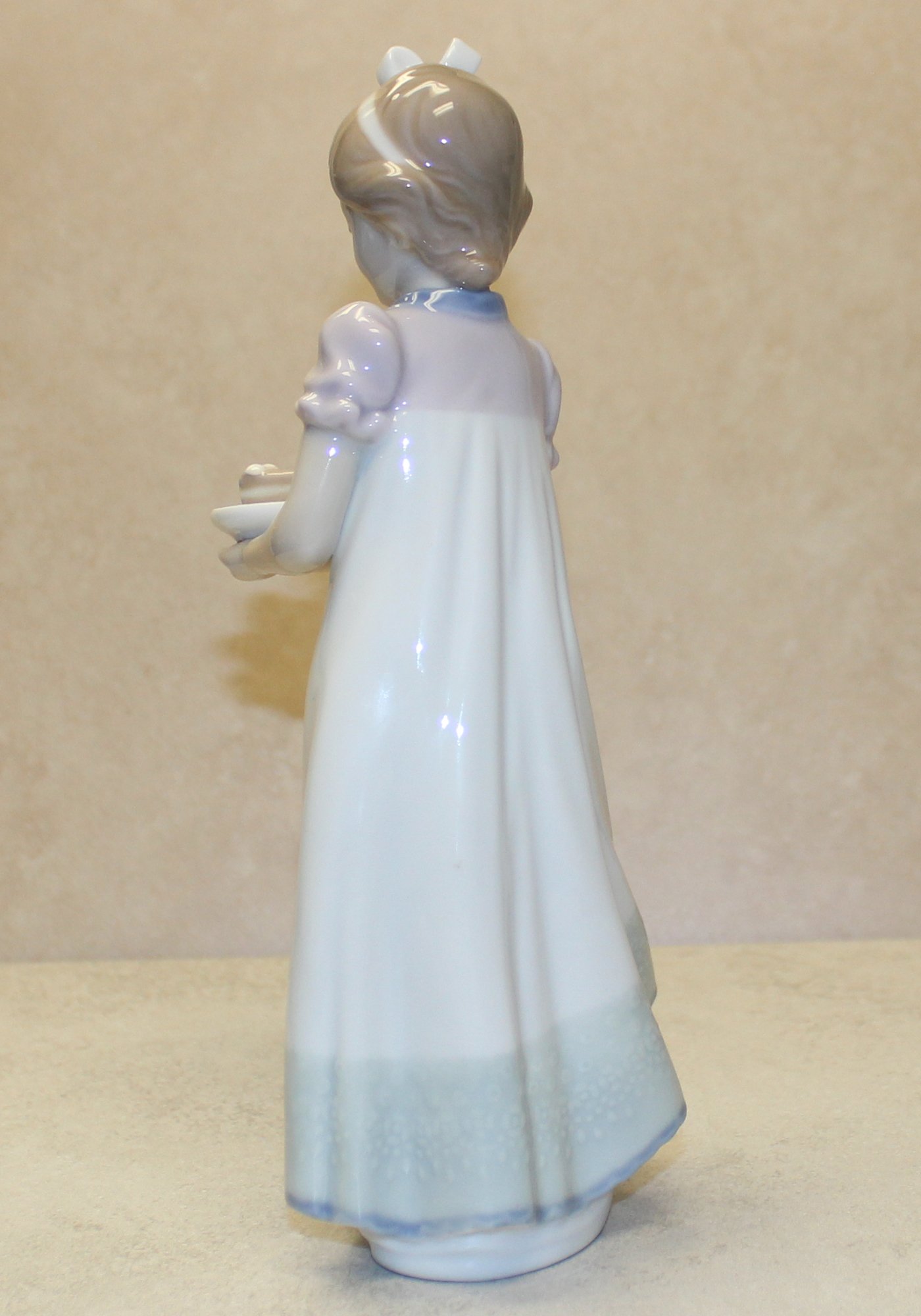 Lladro #5429 Happy Birthday Figurine - Exquisite Porcelain Collectible for Birthdays, Anniversaries & Special Occasions | Perfect Gift for Loved Ones & Home Decor