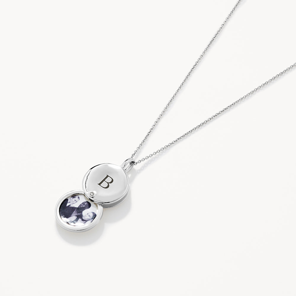 Personalized Engravable Silver Circle Flip Locket Necklace - Perfect for Anniversary Gifts, Valentine's Day & Keepsake Jewelry